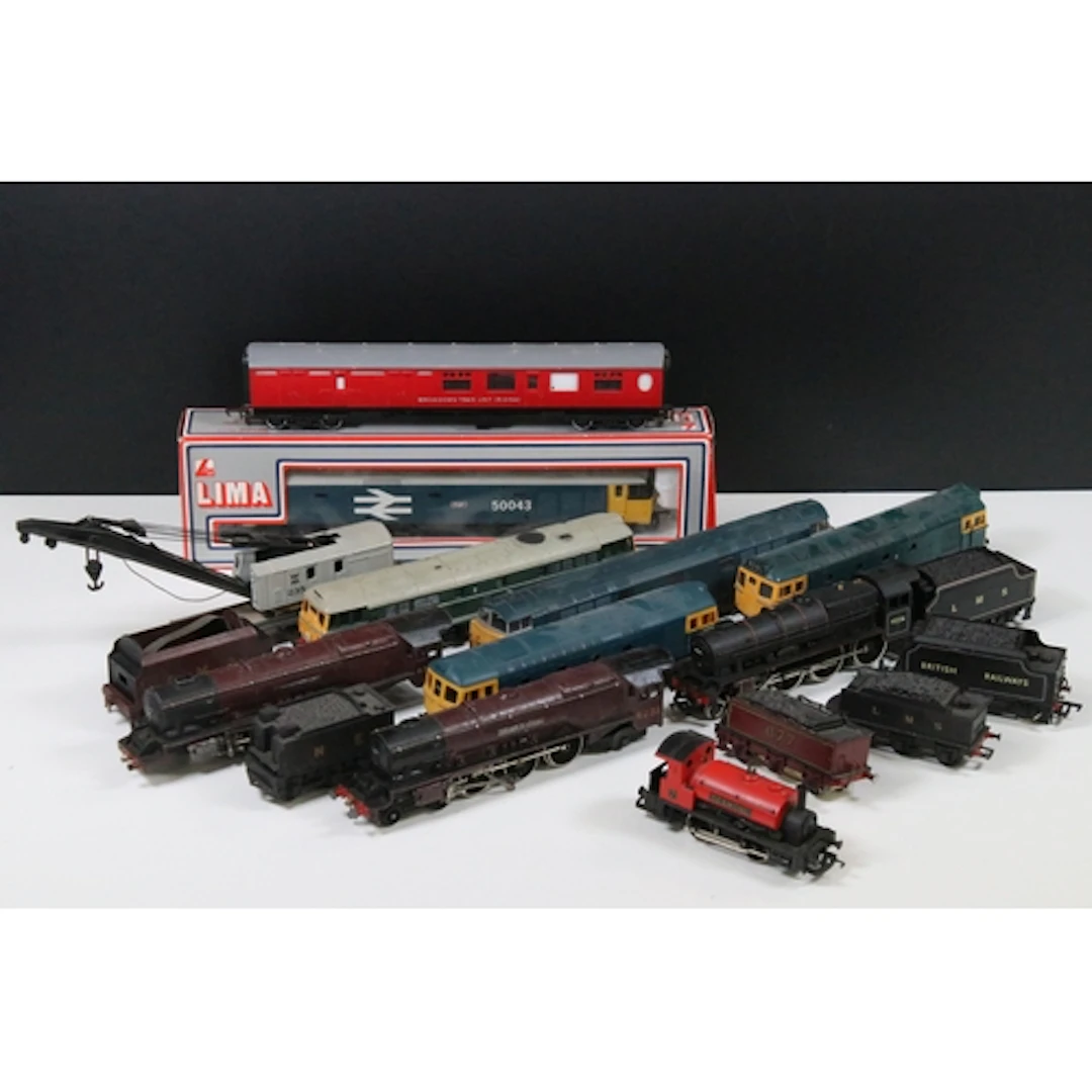 Nine OO gauge locomotives to include boxed Lima 50043 Diesel...