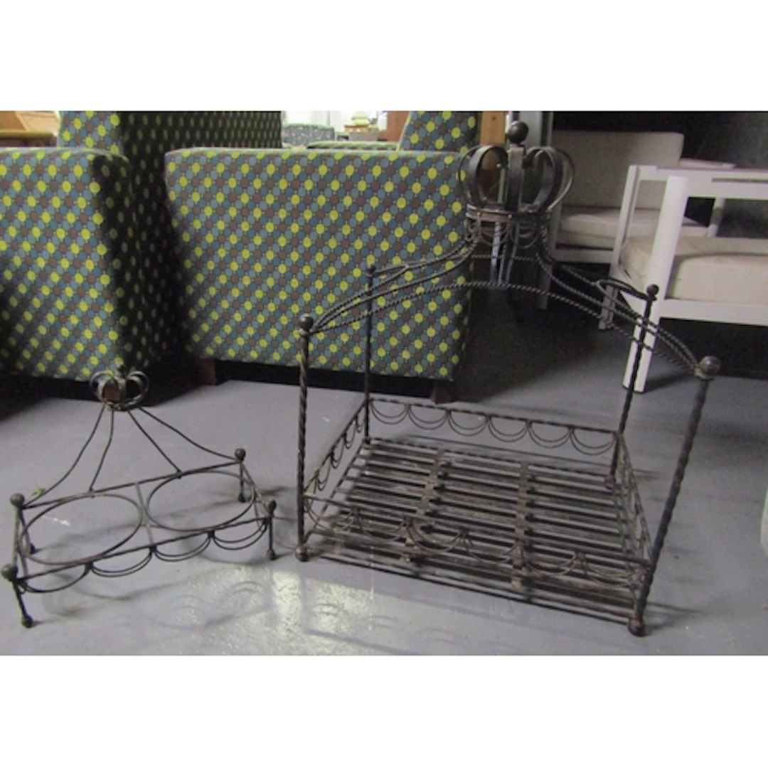 Wrought Metal Dog's Iron Cornette Decorated Bed with Matchin...