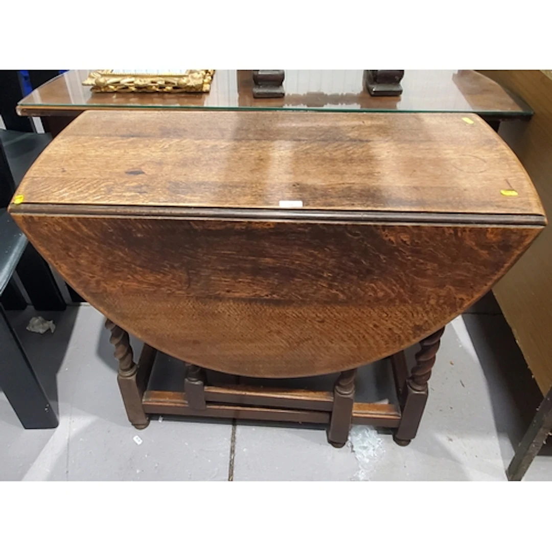 An oak Gateleg Table, (R4).