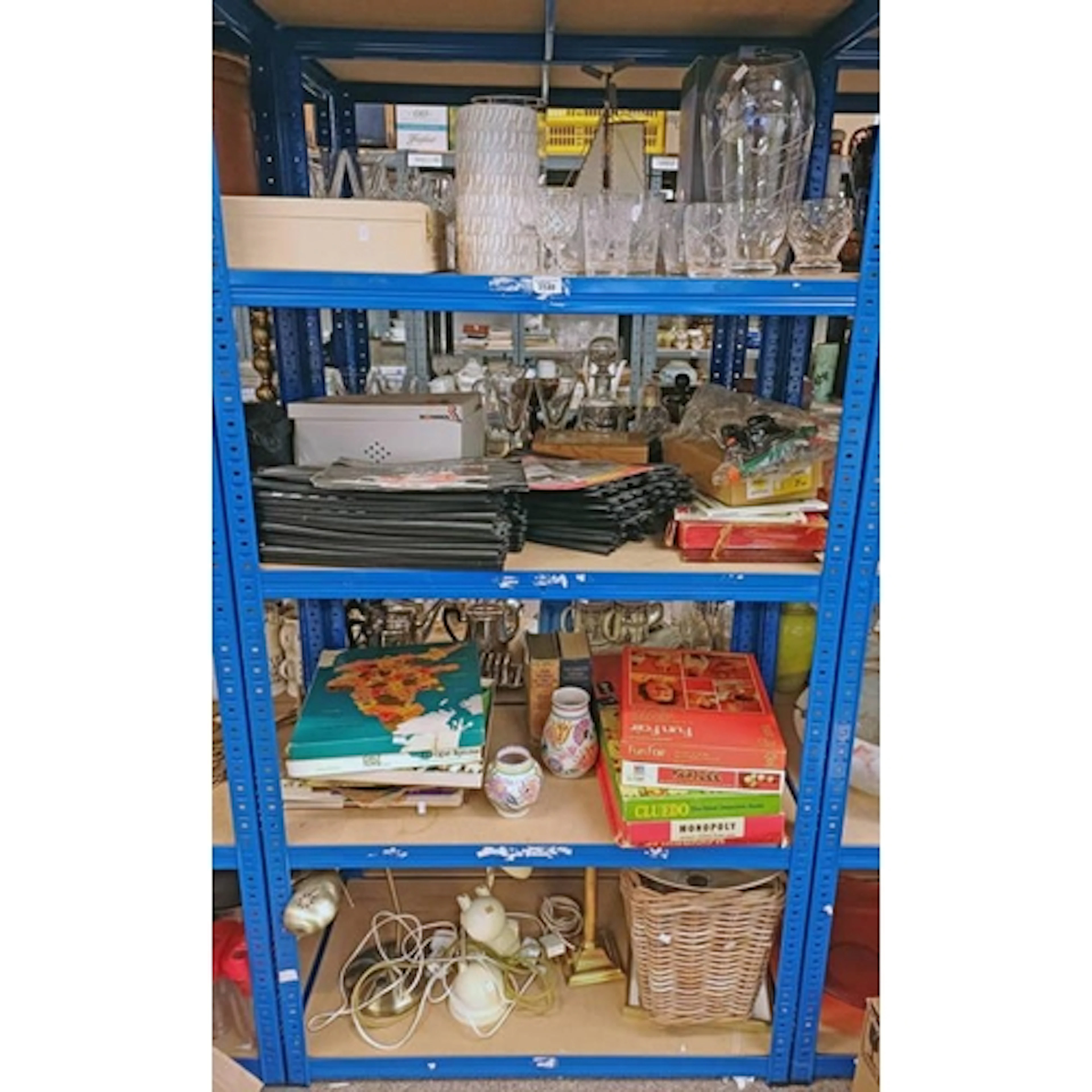 SELECTION OF VARIOUS ITEMS INCLUDING CRYSTAL GLASSES, POOLE ...