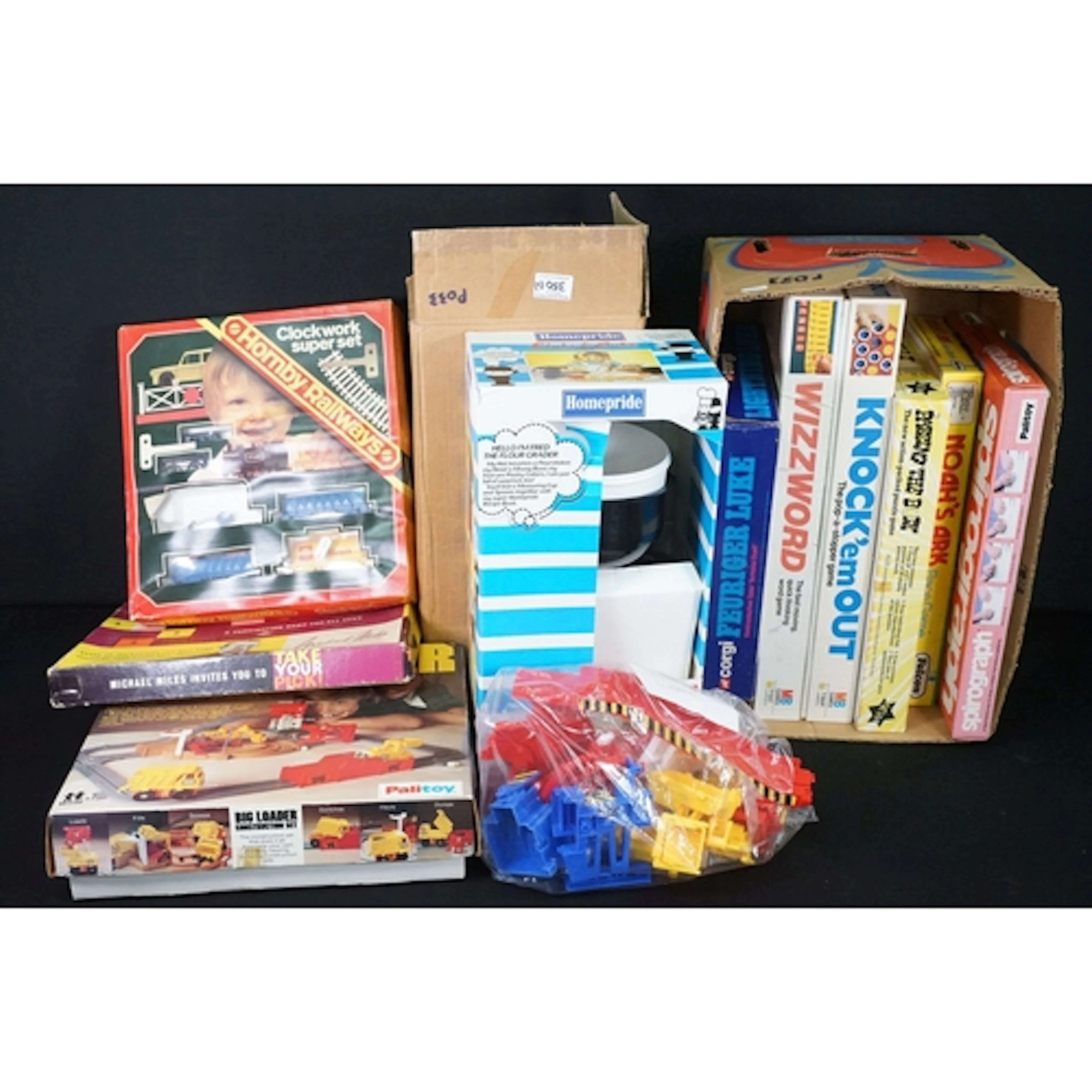Collection of mixed toys to include boxed Hornby OO gauge Cl...