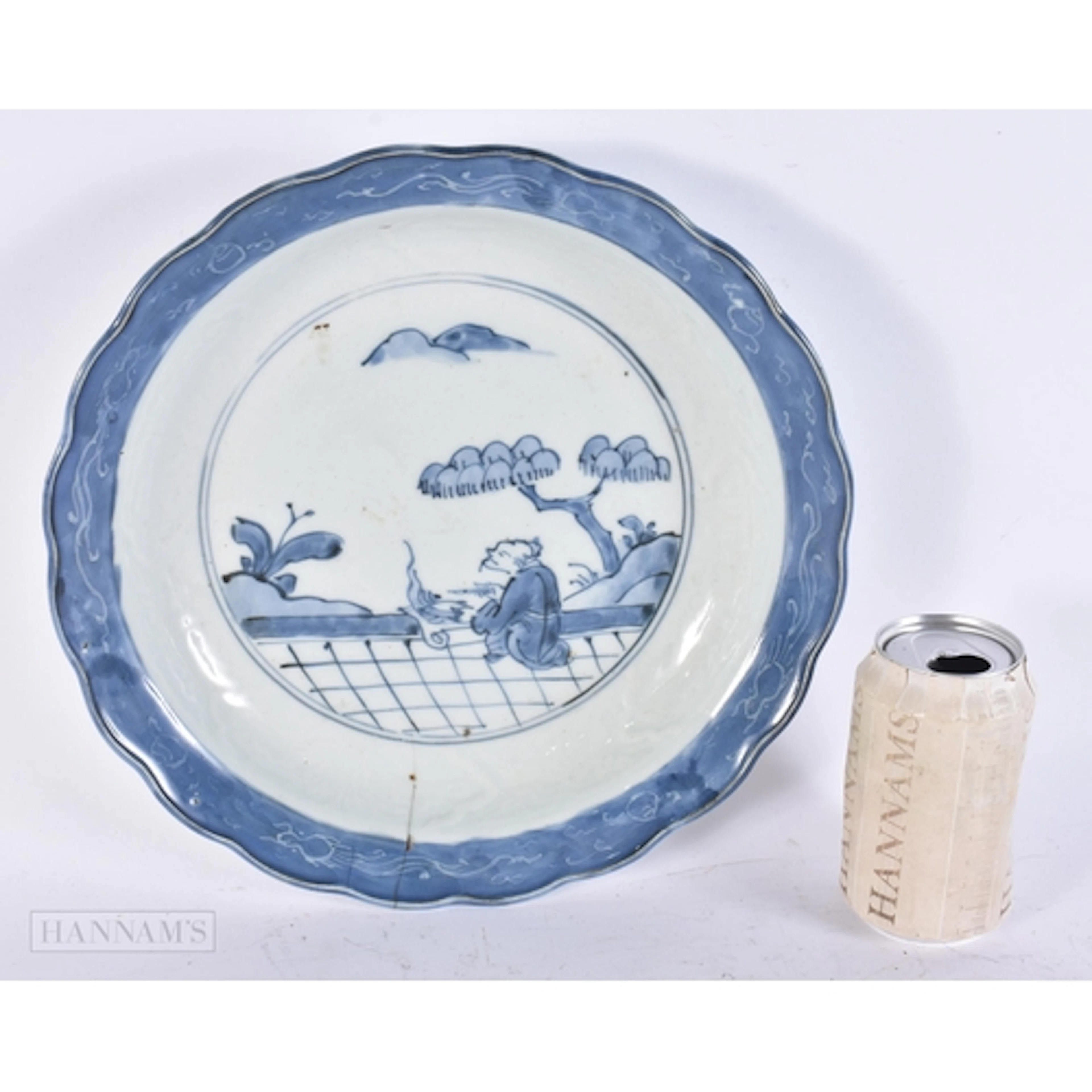 A LARGE 18TH CENTURY JAPANESE EDO PERIOD BLUE AND WHITE PORC...