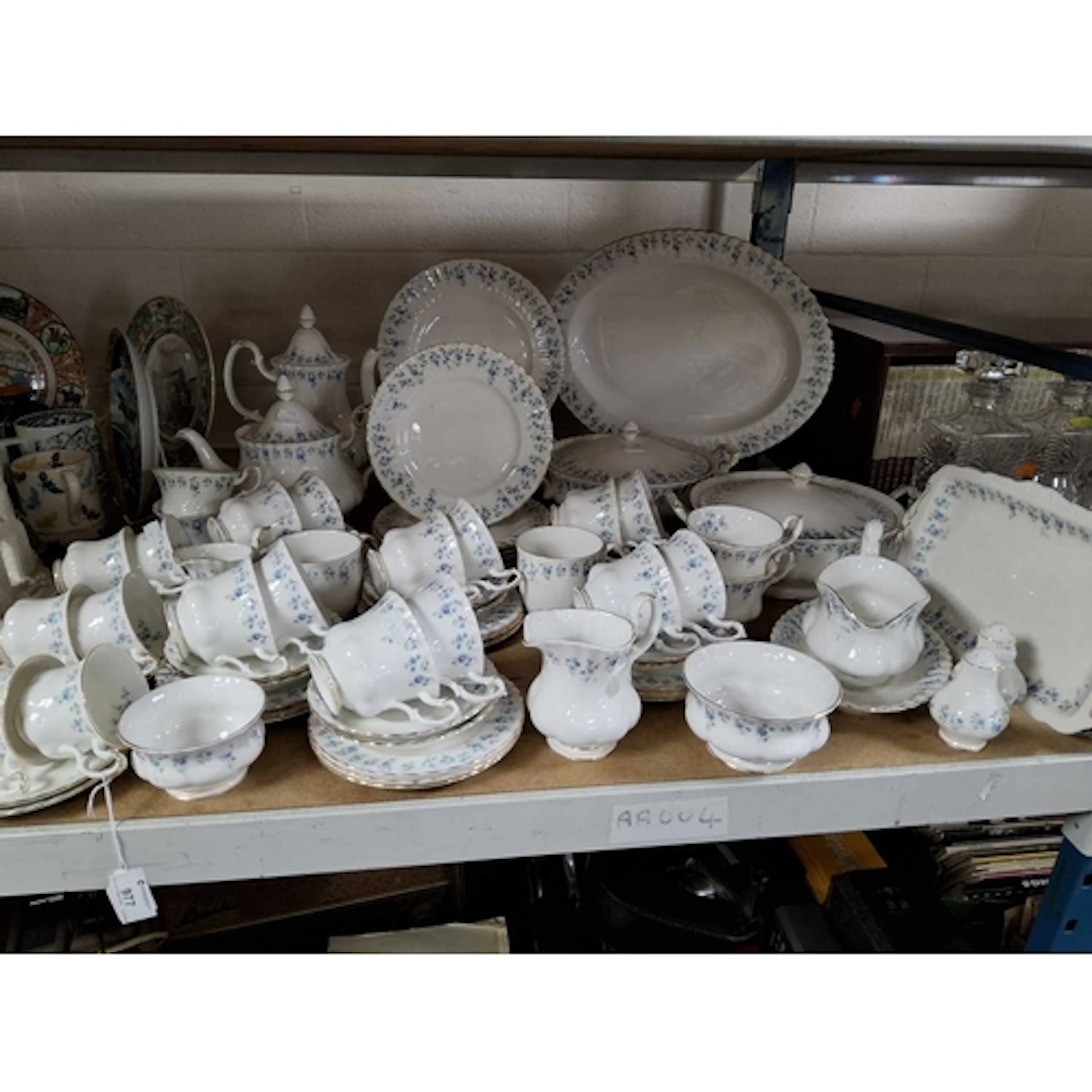 A ROYAL ALBERT 'MEMORY LANE' PATTERN DINNER SERVICE, compris...
