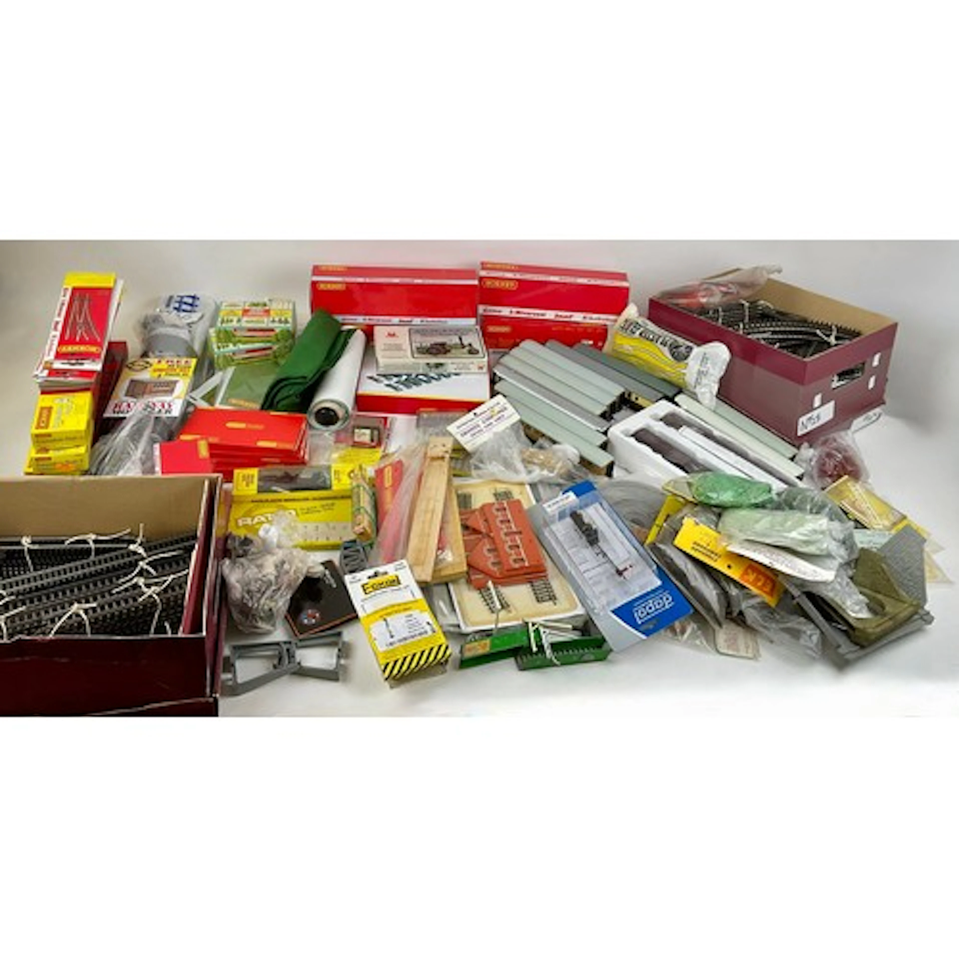 Model Railway Interest - various Bachmann carriages and coac...