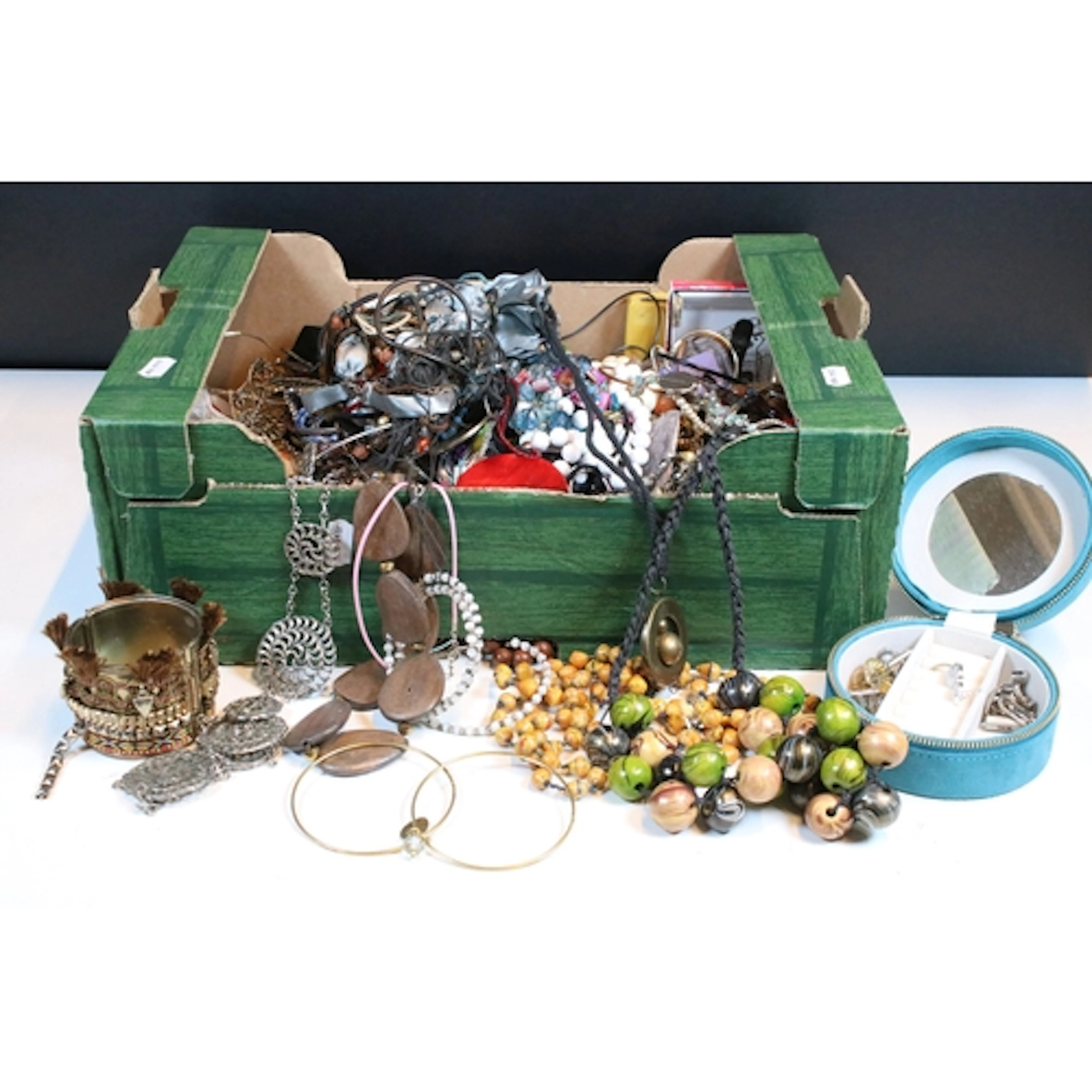 Assortment of largely contemporary costume jewellery to incl...