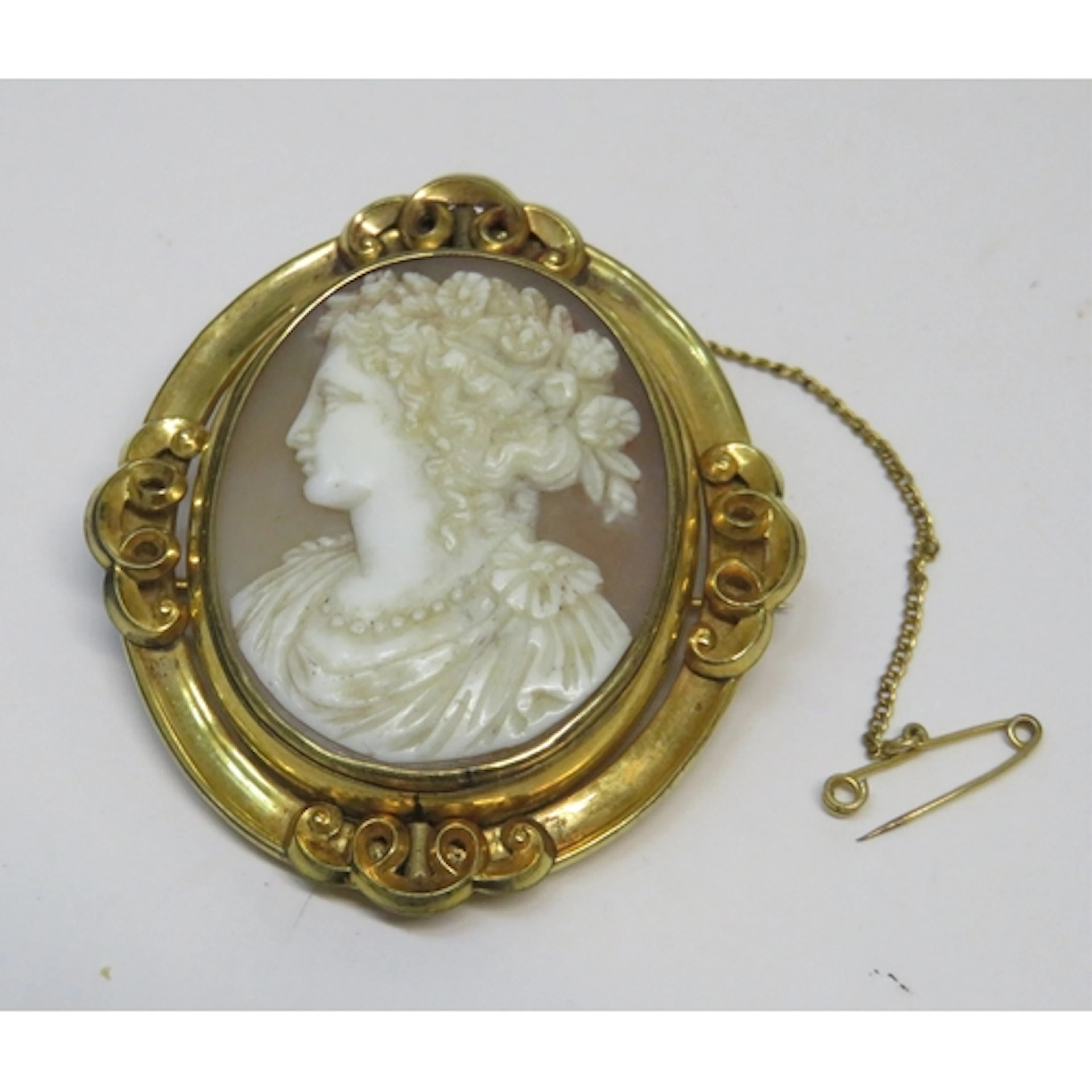 19th Century pinchback shell carved cameo mourning brooch, w...