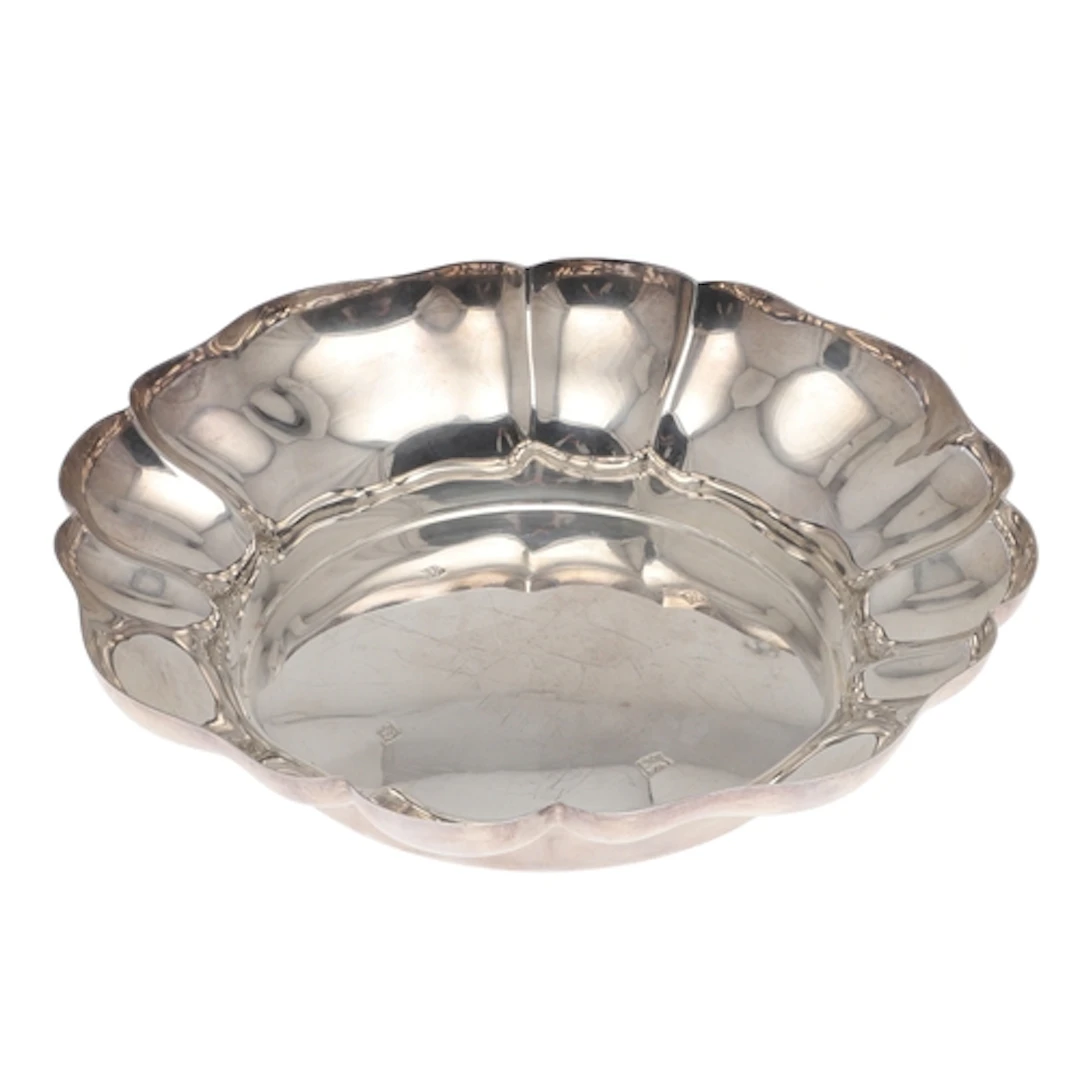 A MODERN LOBED SILVER BOWL. Hallmarked Barker Ellis Silver C...