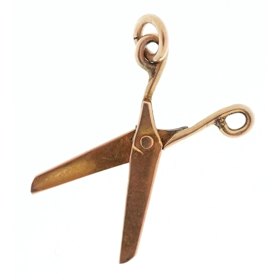 Unmarked gold charm in the form of a pair of scissors, 2.1cm...