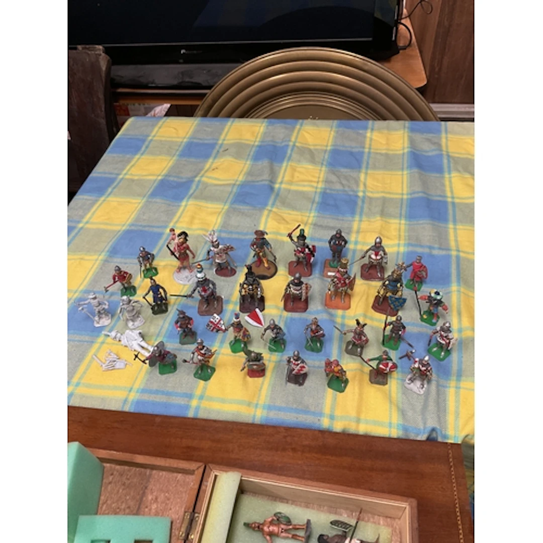 Qty hand painted lead figures in the 100 years style and Rom...