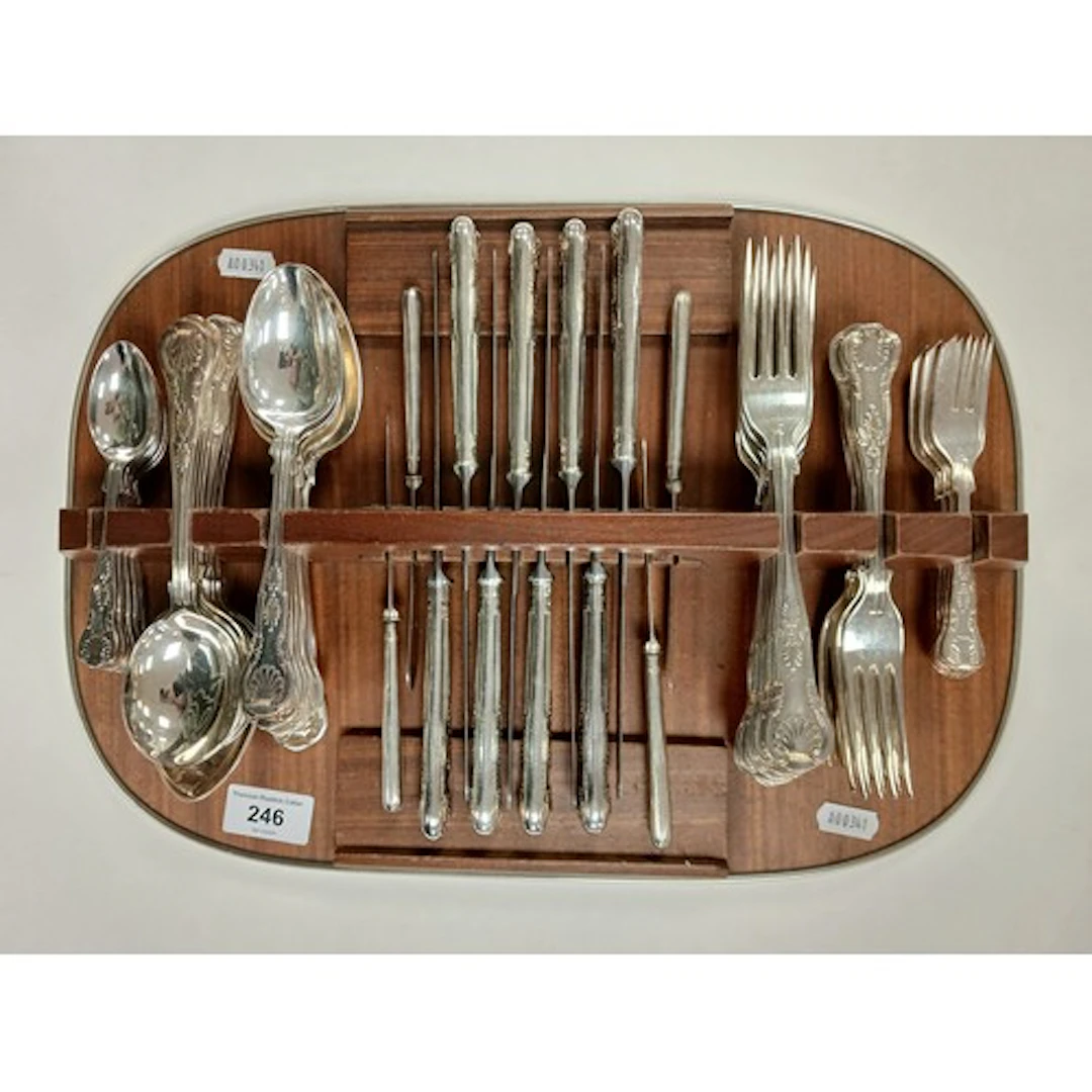 Set of Kings pattern EPNS cutlery, 4 x 8.