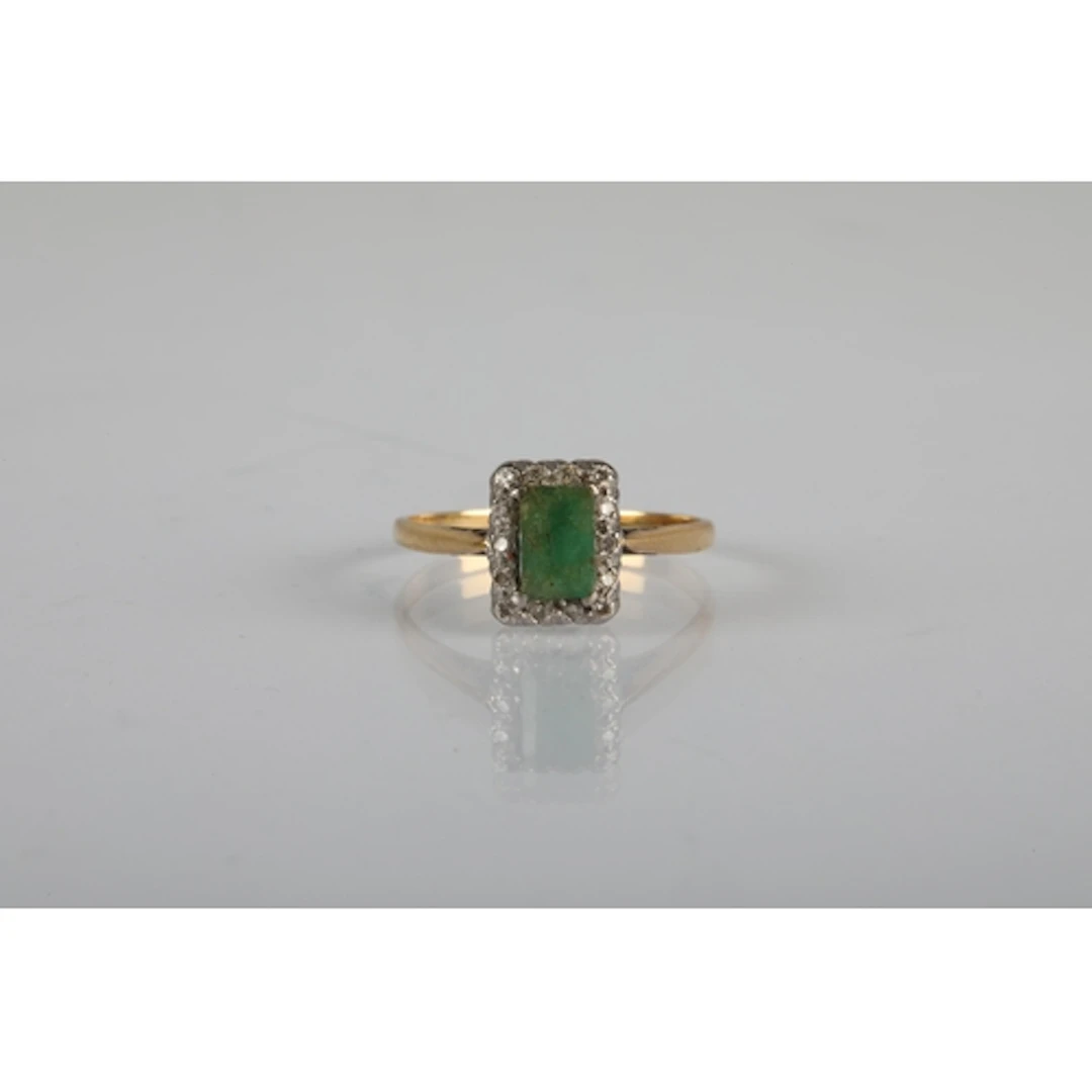Ladies 18ct gold emerald and diamond ring, ring size P/Q, gr...
