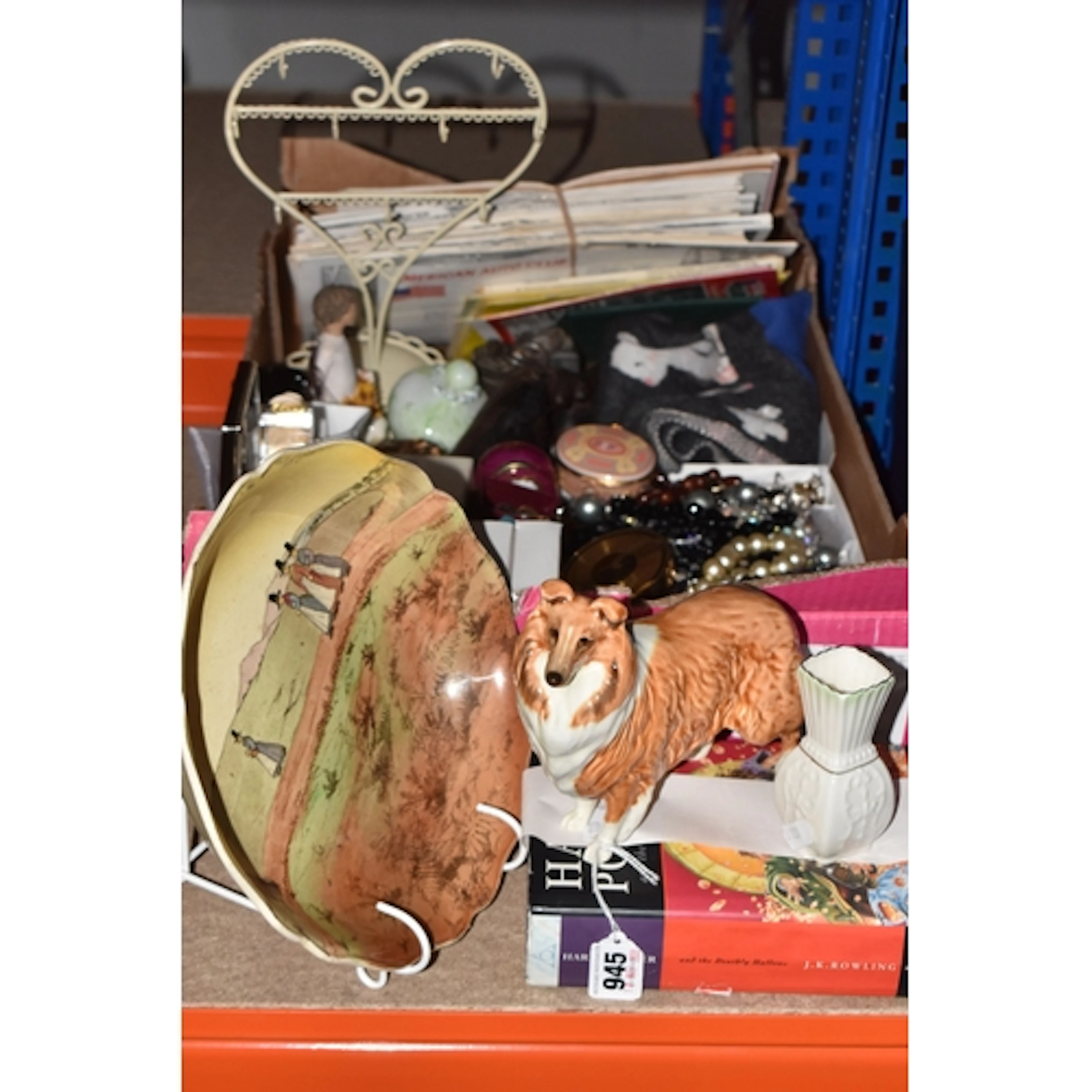 A BOX AND LOOSE CERAMICS, COSTUME JEWELLERY AND MISCELLANEOU...