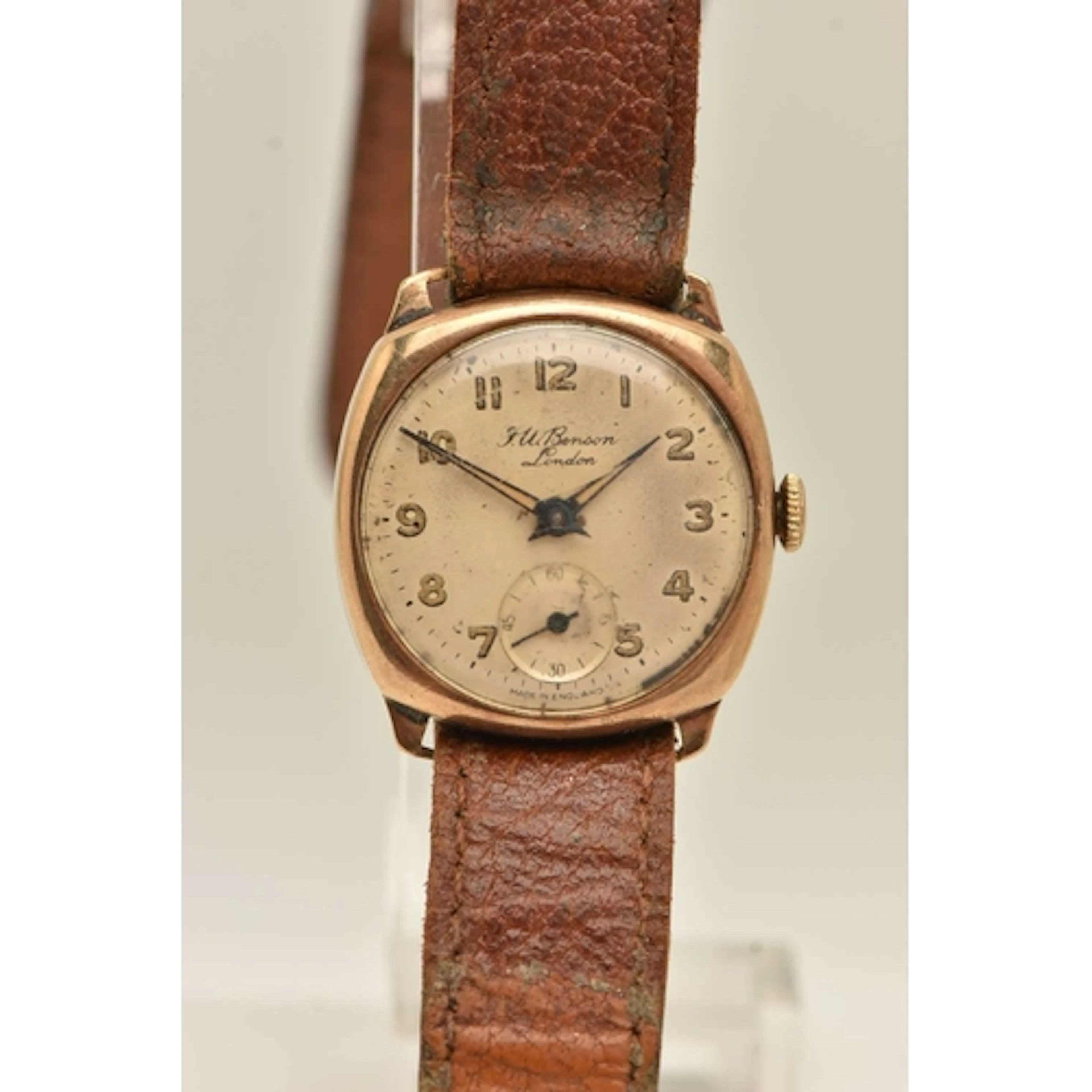 A 9CT GOLD 'J.W.BENSON' WRISTWATCH, manual wind, round silve...