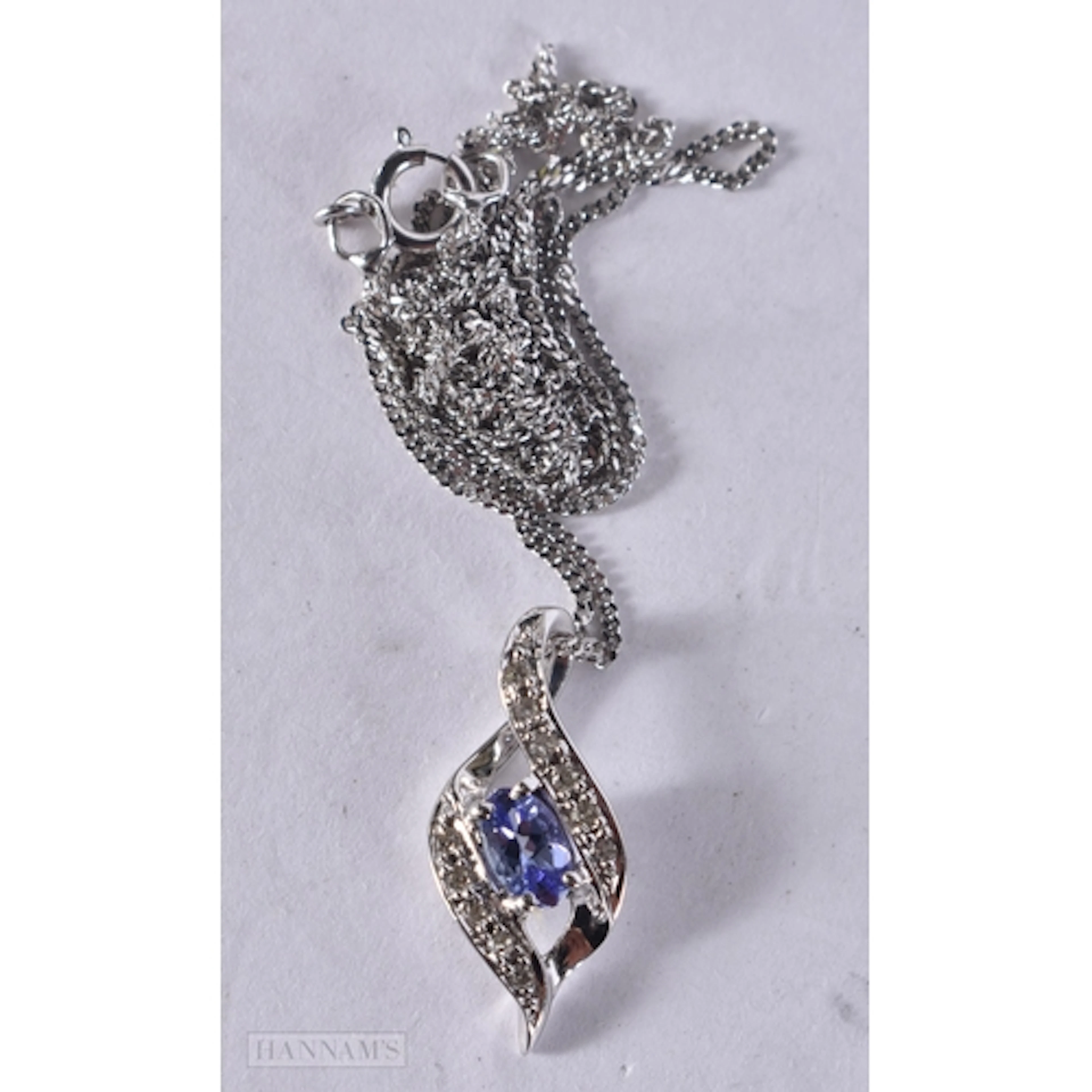 9ct white gold tanzanite & diamond pendant necklace (1.5g)