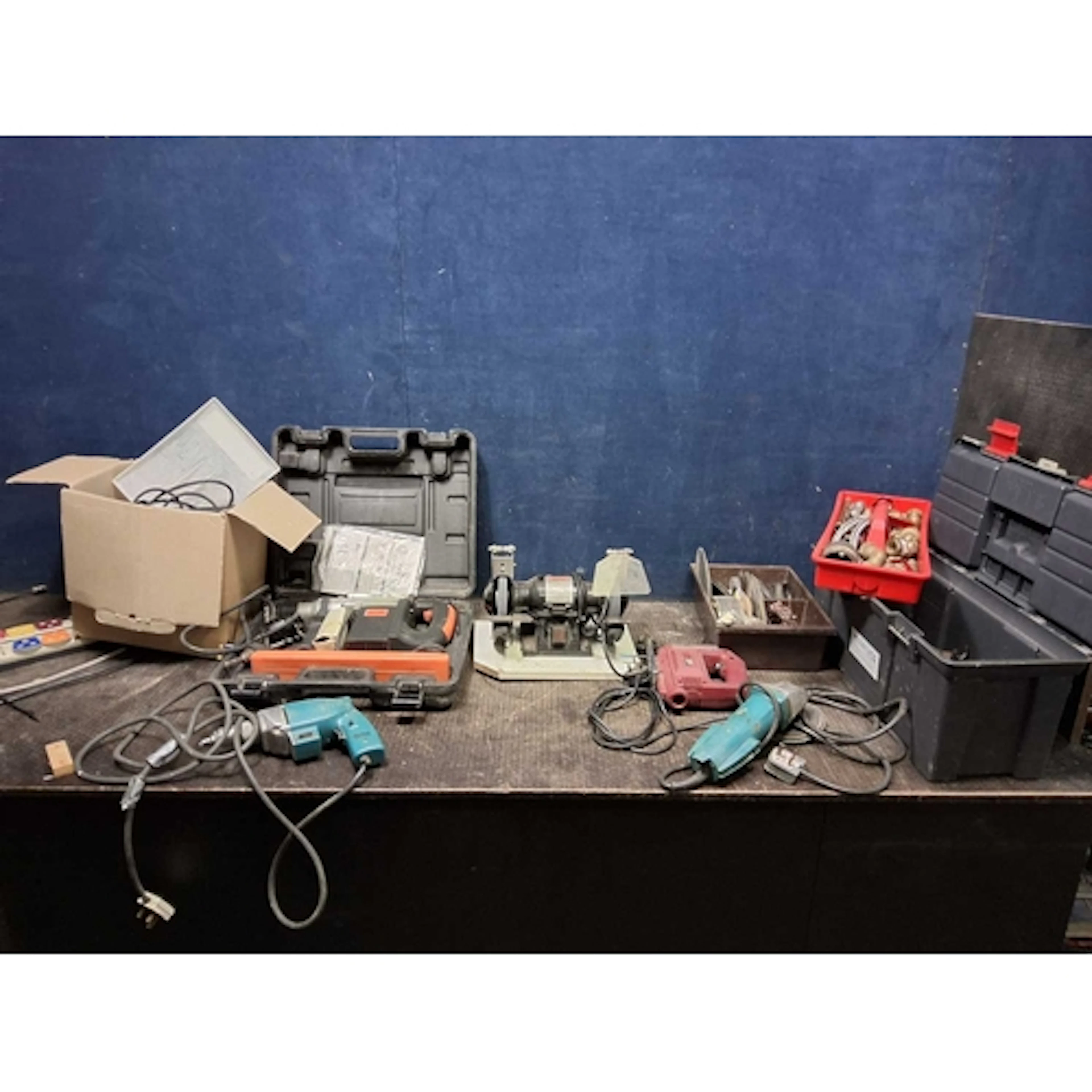 A TRAY CONTAINING POWER TOOLS including a Challenge SDS dril...