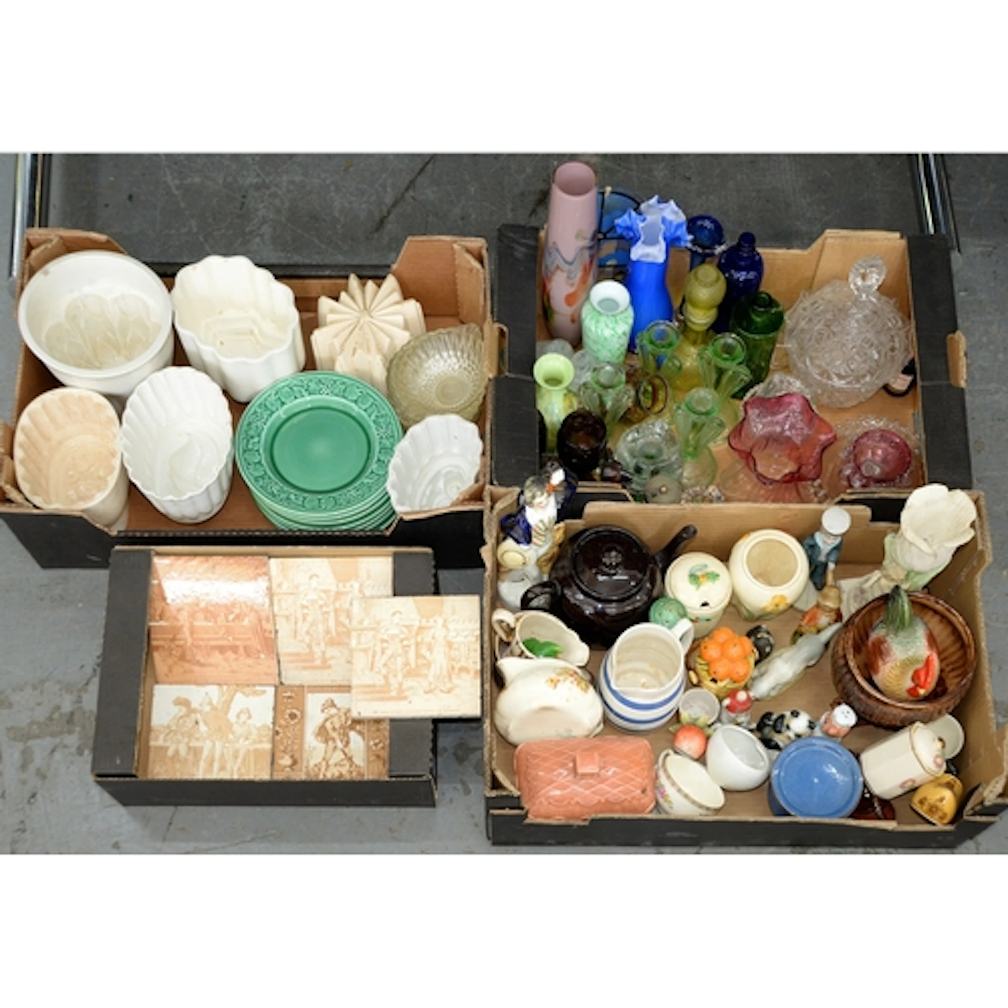 Miscellaneous Victorian and later glass and ceramics, includ...