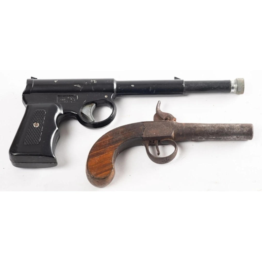 A 19th Century percussion cap pocket pistol. Having an 8cm r...