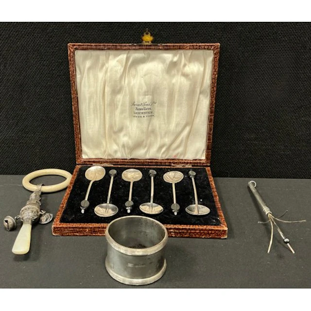Silver - a silver napkin ring Birmingham 1924 46.9g; a set o...