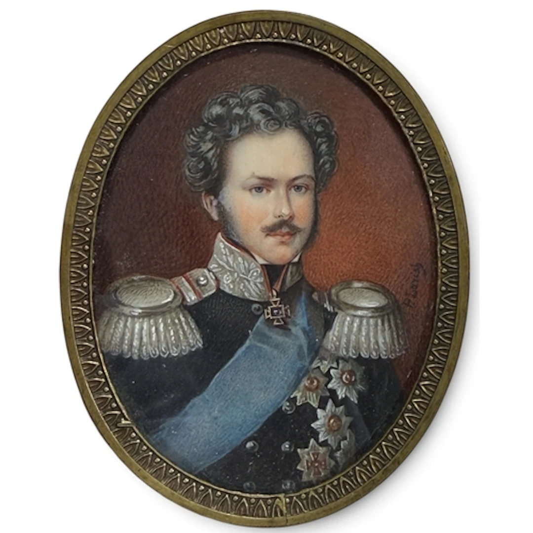 A 19TH CENTURY PORTRAIT MINIATURE OF A MILITARY OFFICER 8cm ...