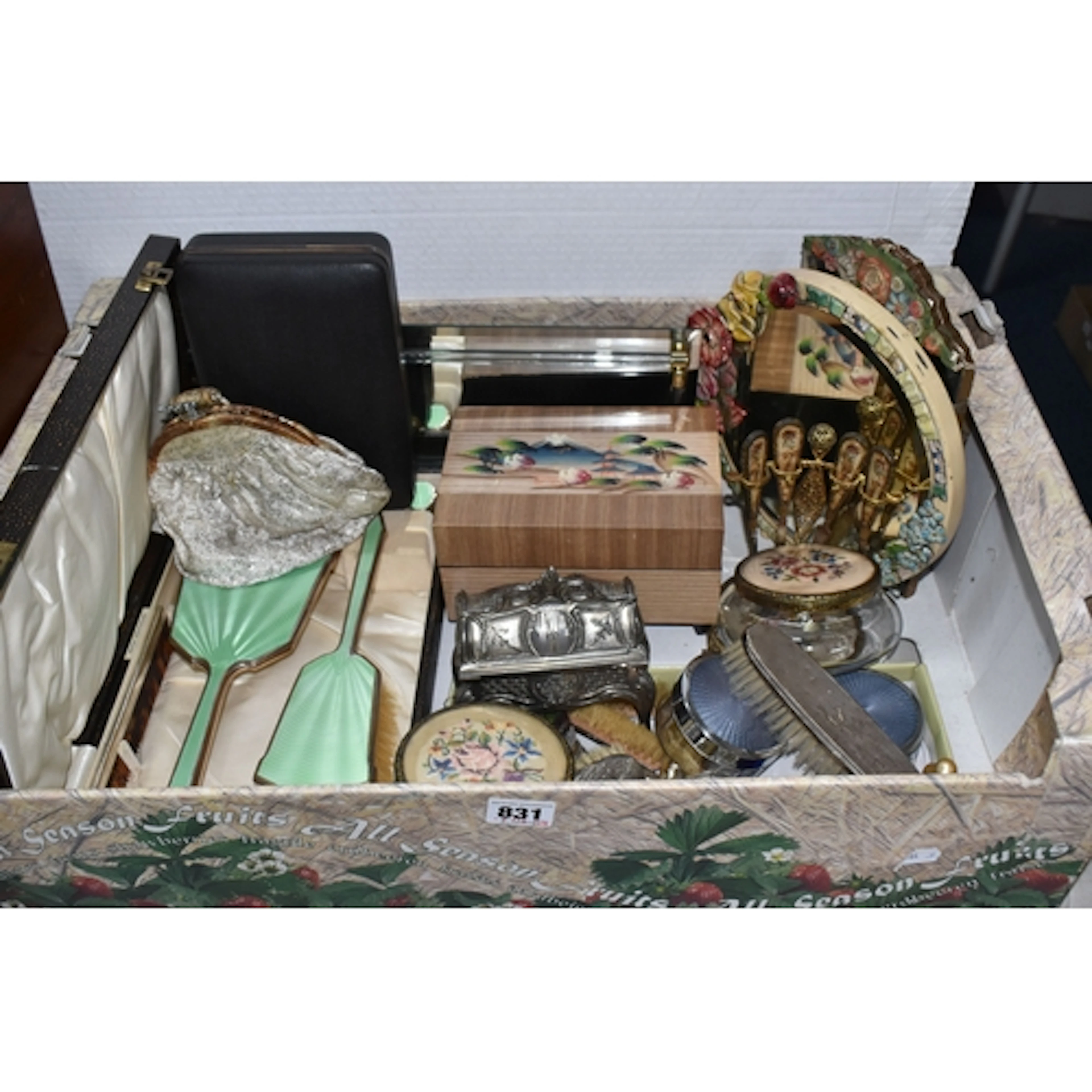 A BOX OF DRESSING TABLE ITEMS, SCENT BOTTLES, VINTAGE BAG AN...
