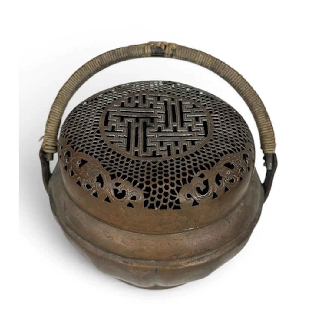 A CHINESE COPPER WARMER With handle. 12cm H overall...