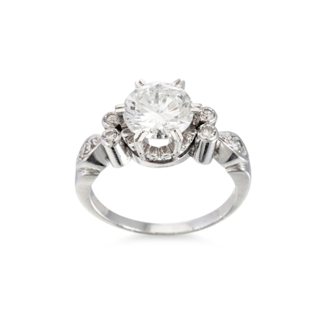 A VINTAGE DIAMOND SOLITAIRE RING, the principal round cut di...