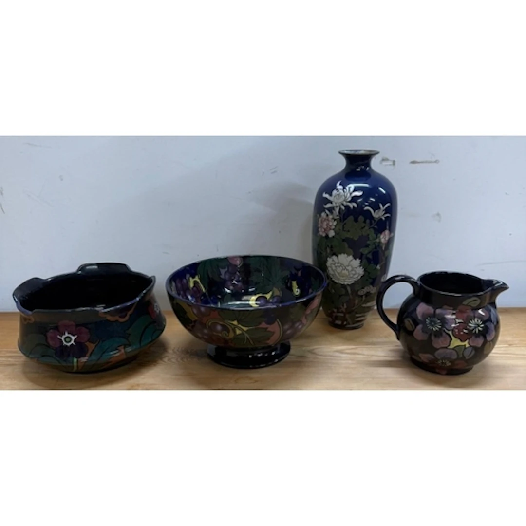 A selection of blue floral decorated ceramics to include bow...