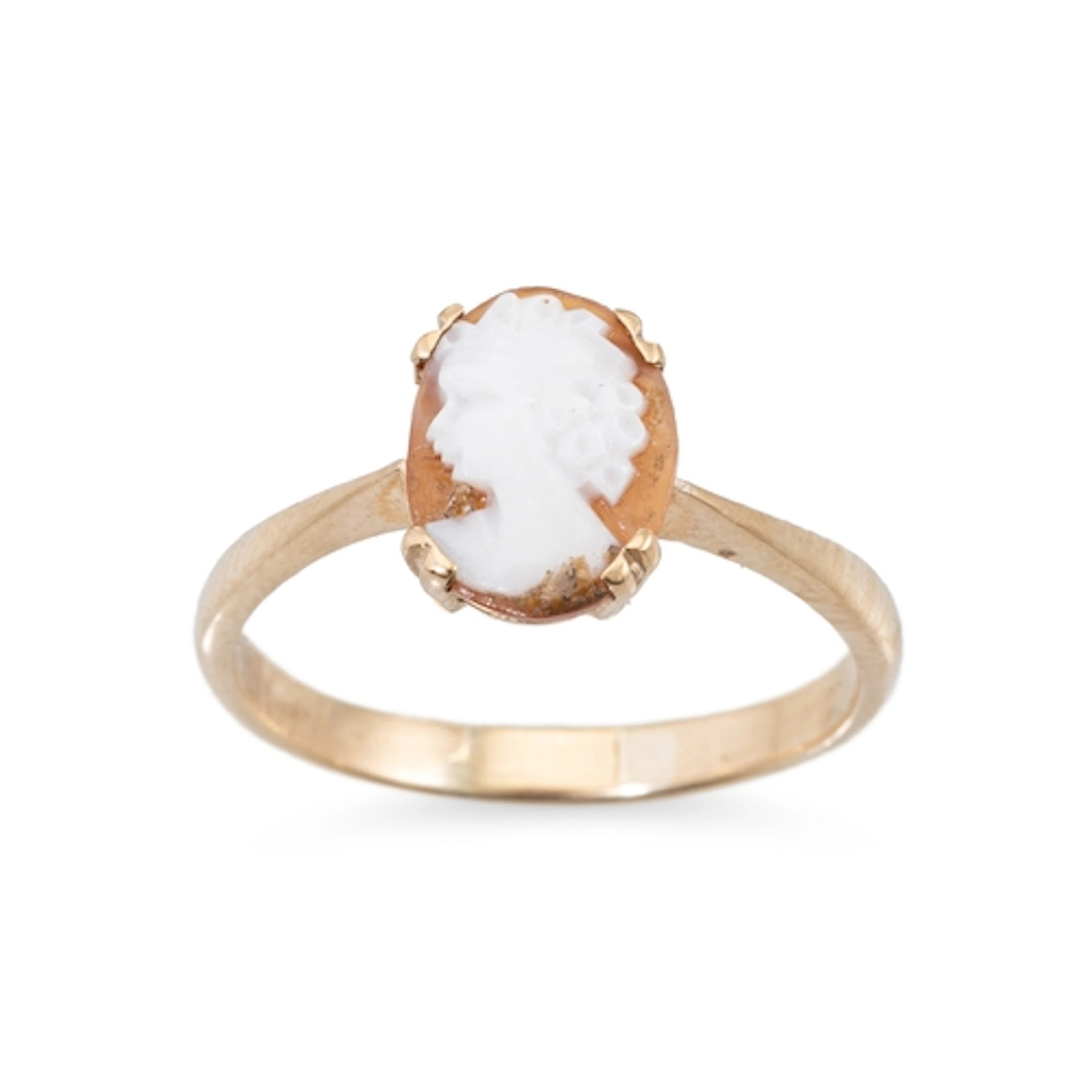 A SMALL CAMEO RING, mounted in 9ct yellow gold, unmarked tes...