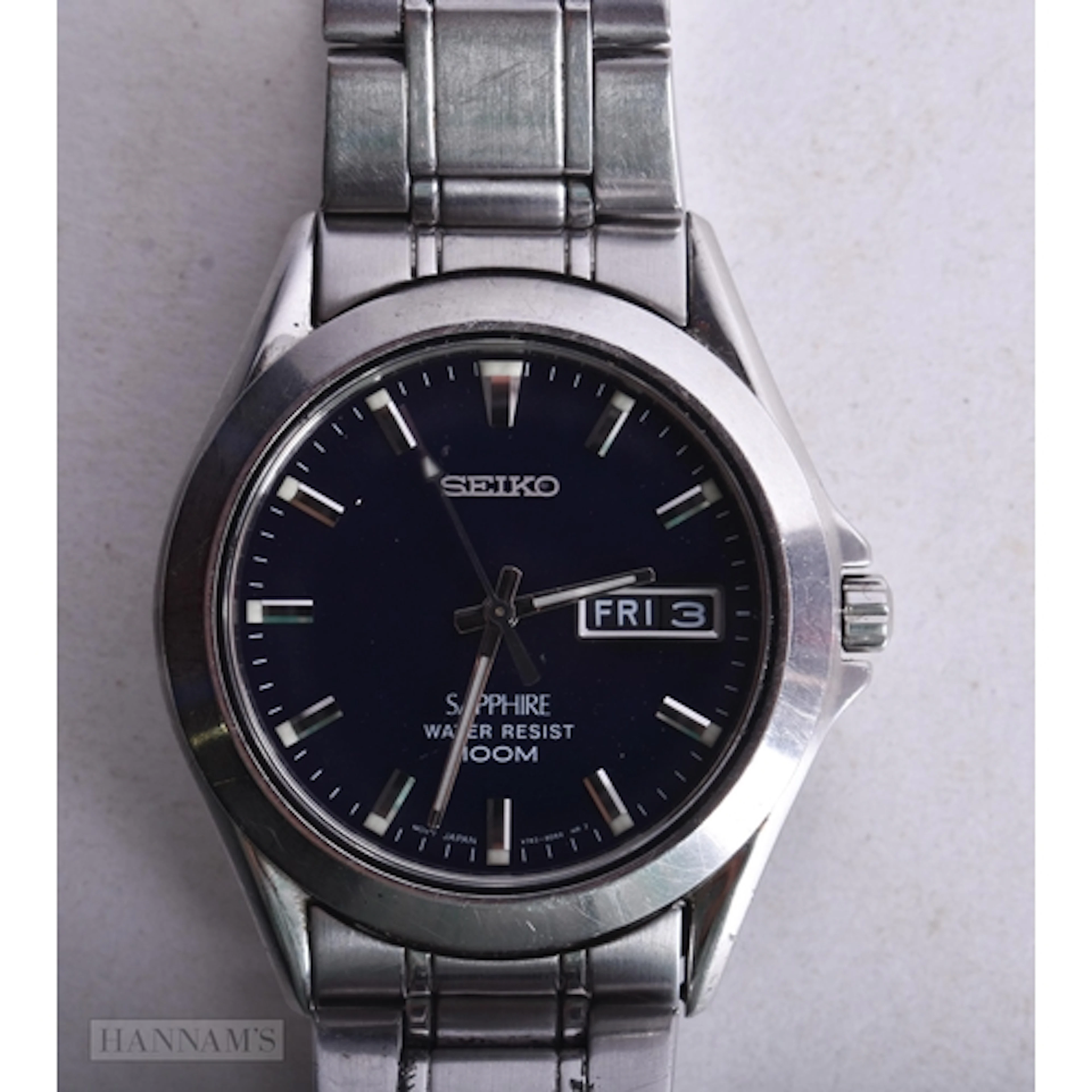 A SEIKO SAPPHIRE WRIST WATCH. Running. 3.5 cm wide.
