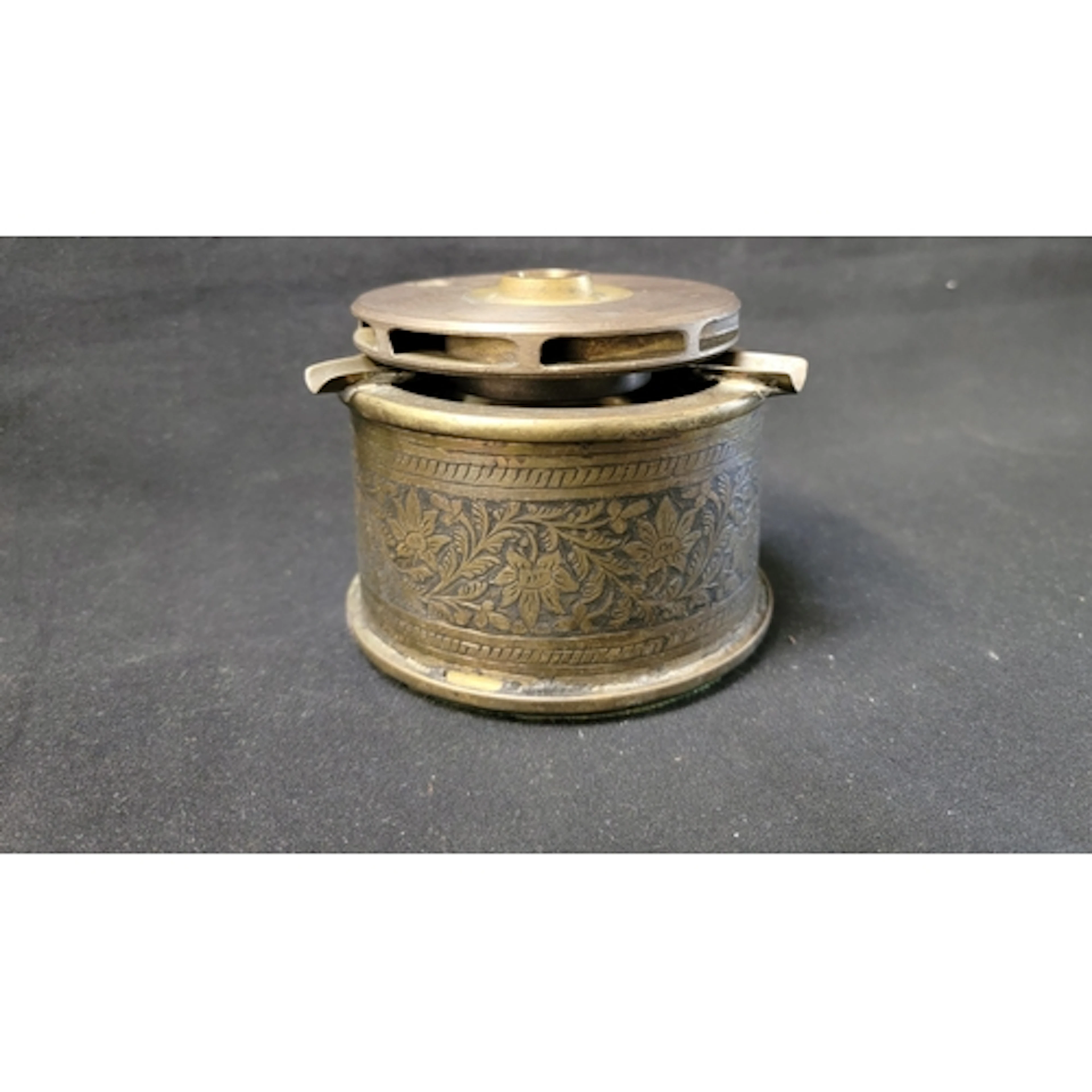 BRASS TRENCH ART ARTILLERY SHELL CASE ASHTRAY the cylindrica...