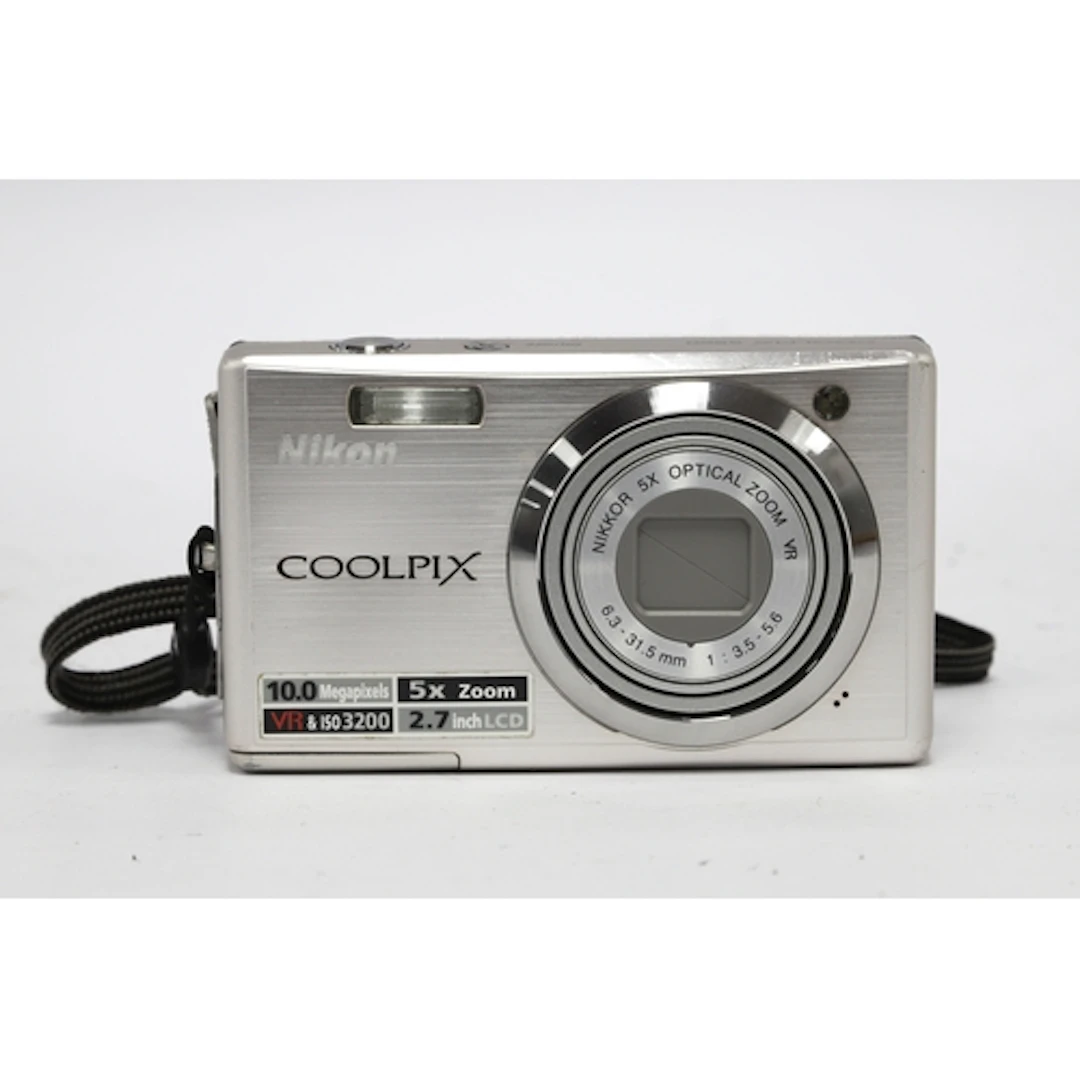 Nikon Coolpix S560 Digital Compact Camera, silver, Untested.