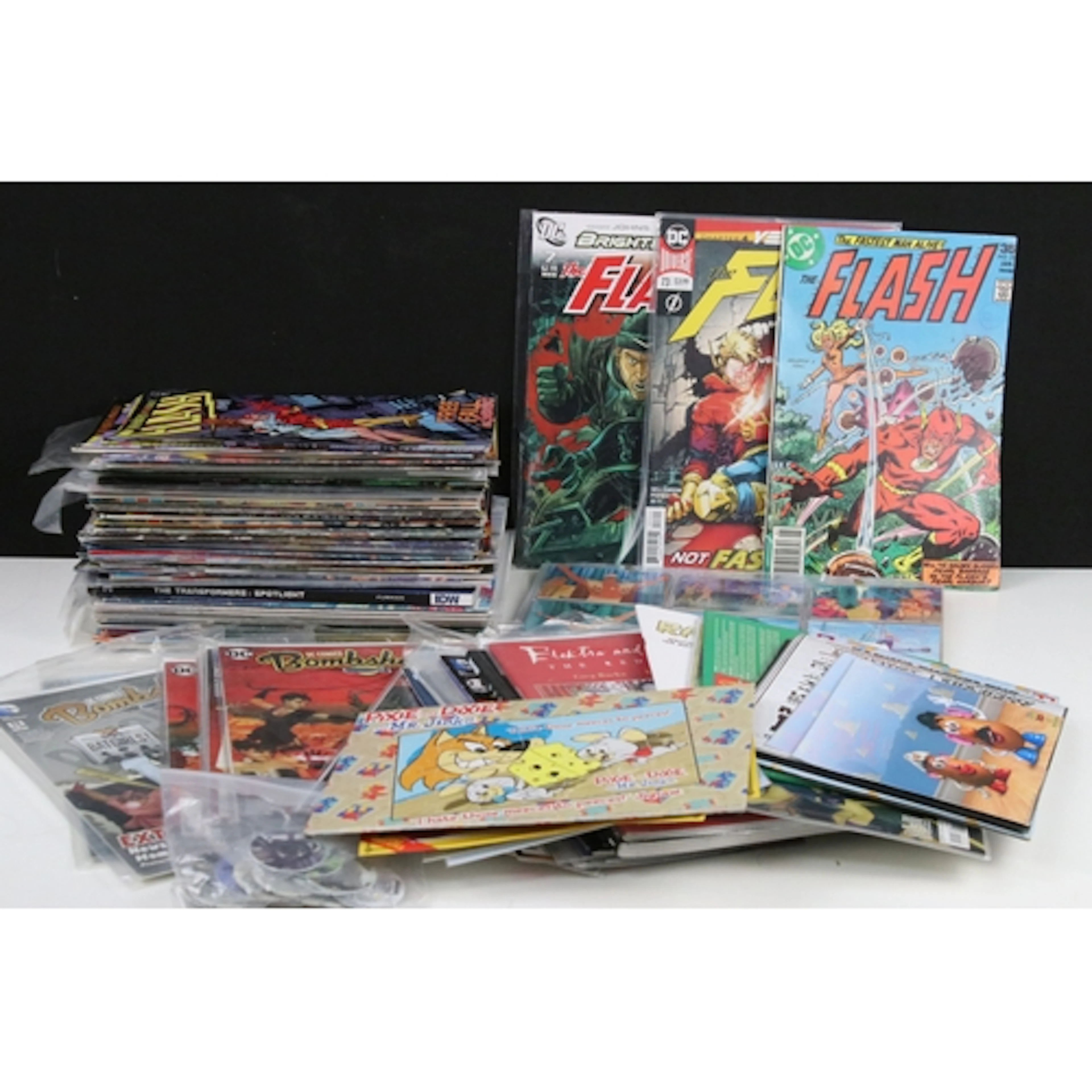 Comics - Around 90 comics from the 1980s onward, DC The Flas...