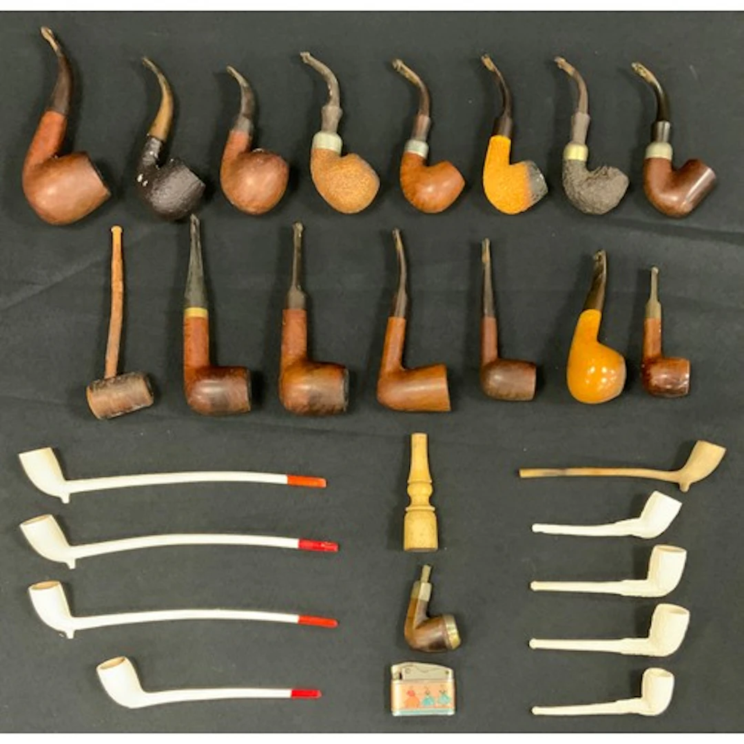 Smoking and Tobacciana - a collection of pipes, various form...