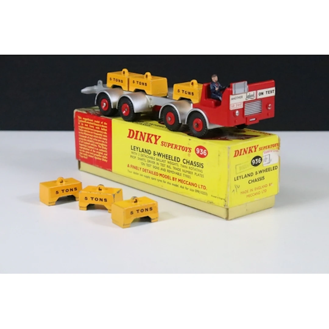 Discontinued Line - Boxed Dinky 936 Keyland 8 Wheeled Chassi...