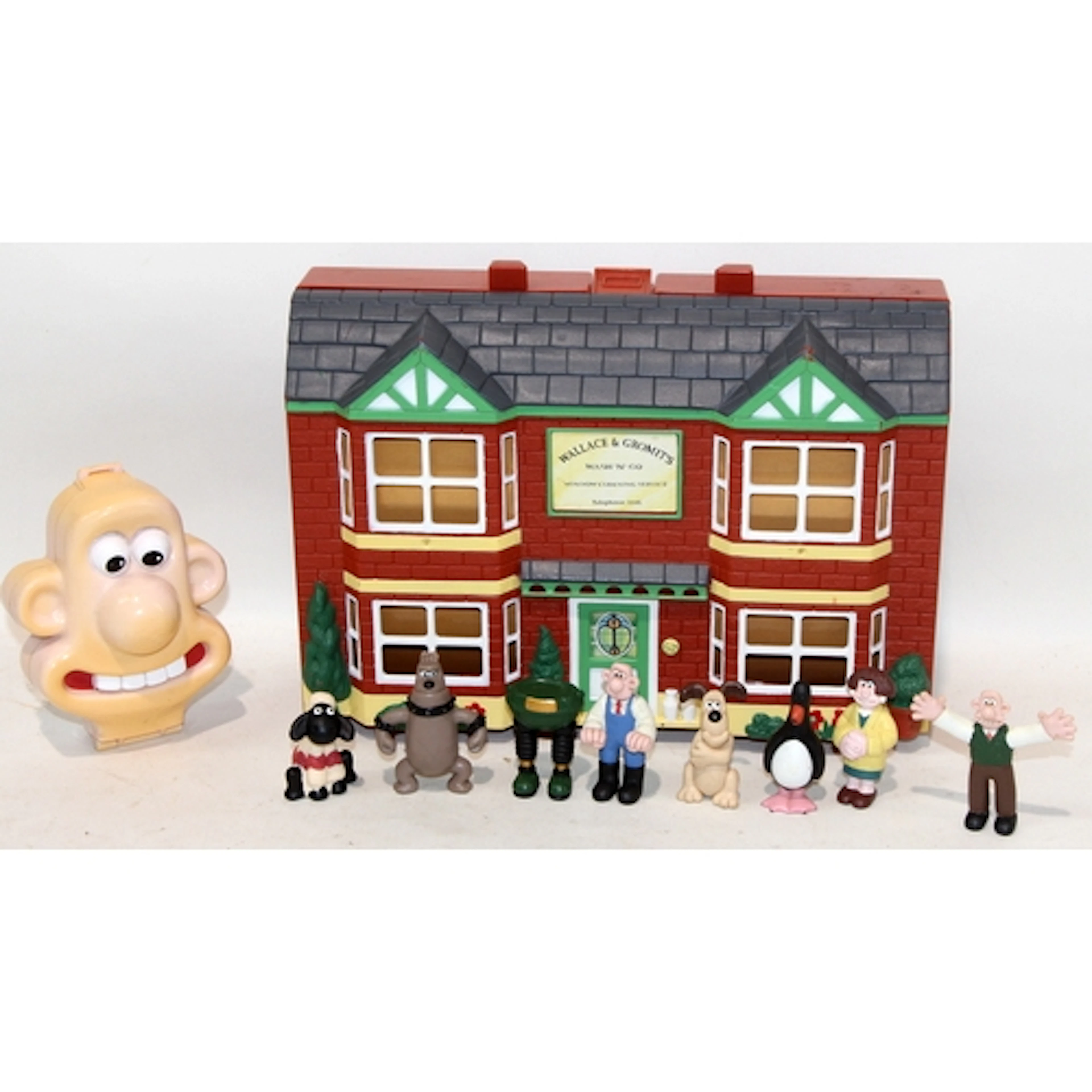 Wallace and Gromit collectables: Wash 'n' Go house c/w 8 fig...