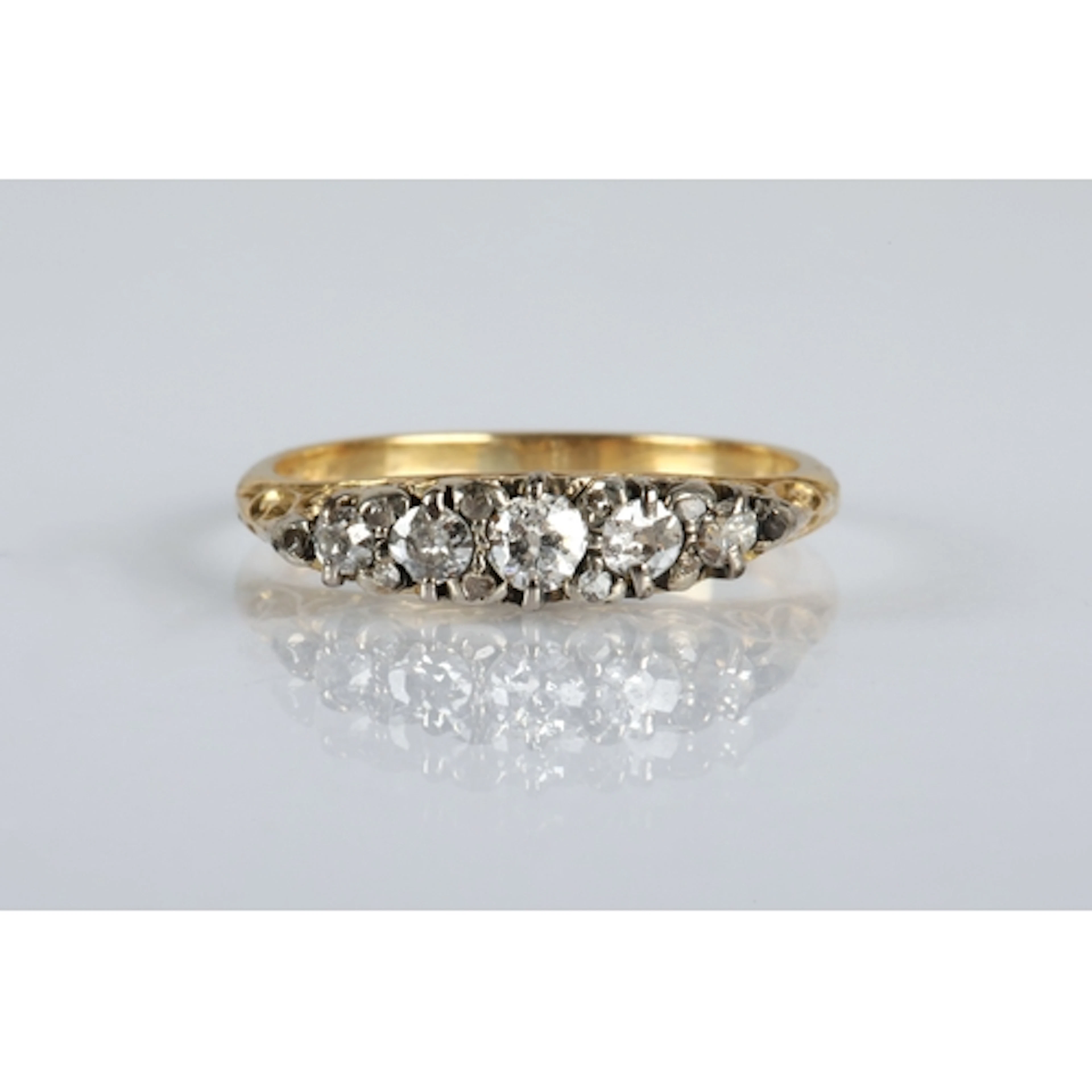Ladies 18ct gold illusion ring set with graduated diamonds, ...