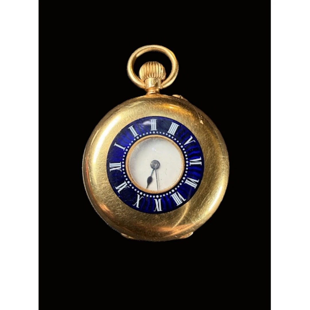An 18ct gold cased half hunter pocket watch, the aperture ri...