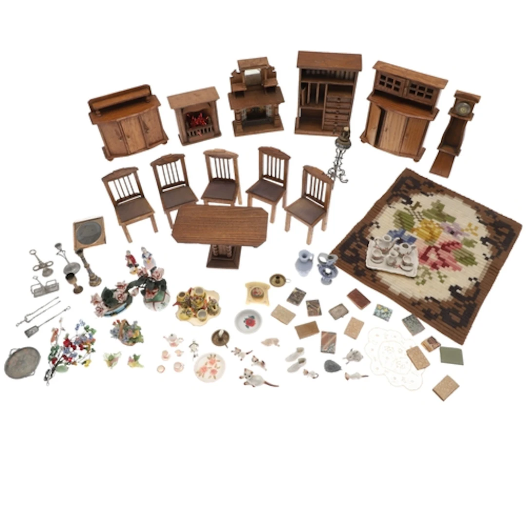 QTY OF DOLLS HOUSE FURNITURE & ACCESSORIES. A collection of ...