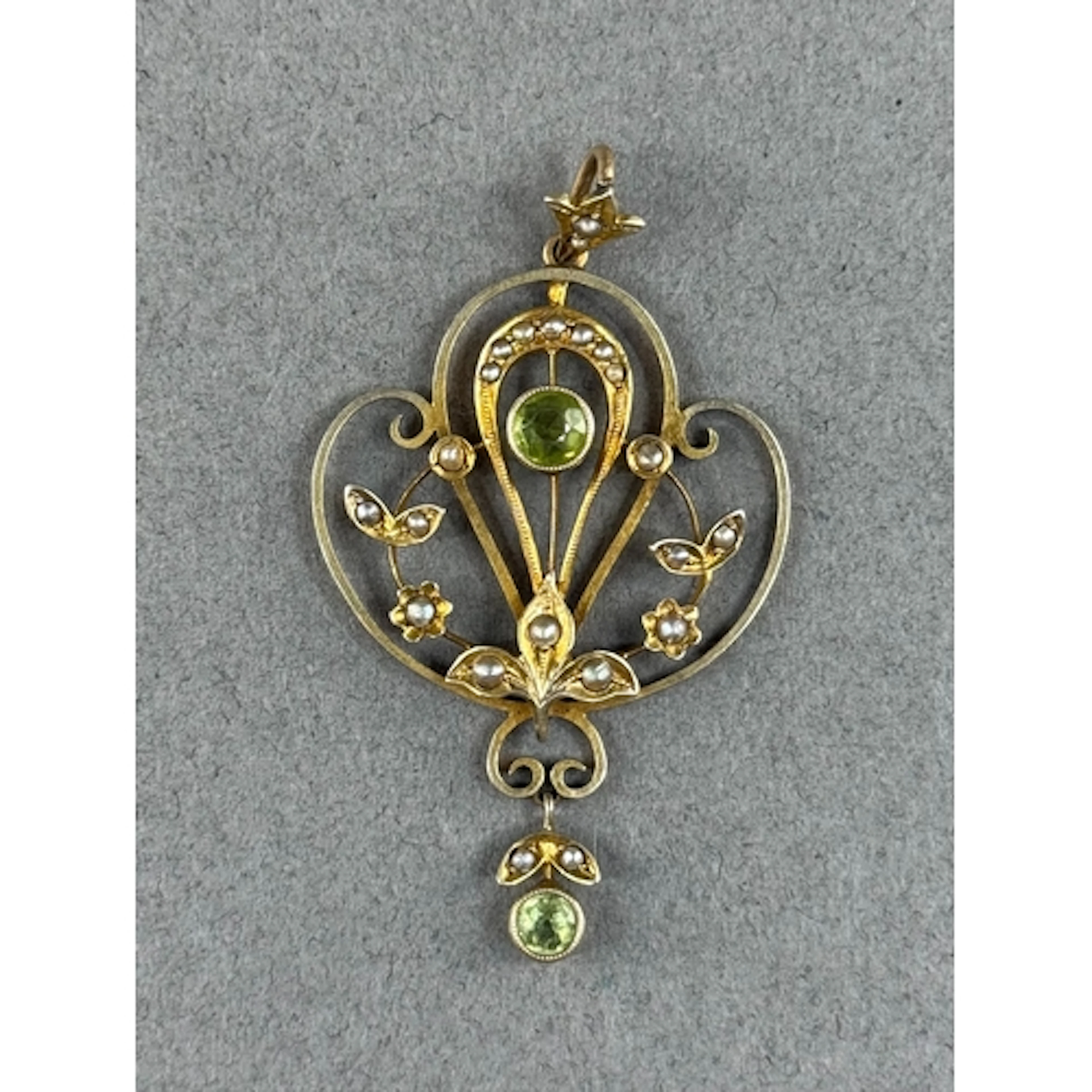 Jewellery- Attractive Edwardian 9ct gold pendant with drop s...
