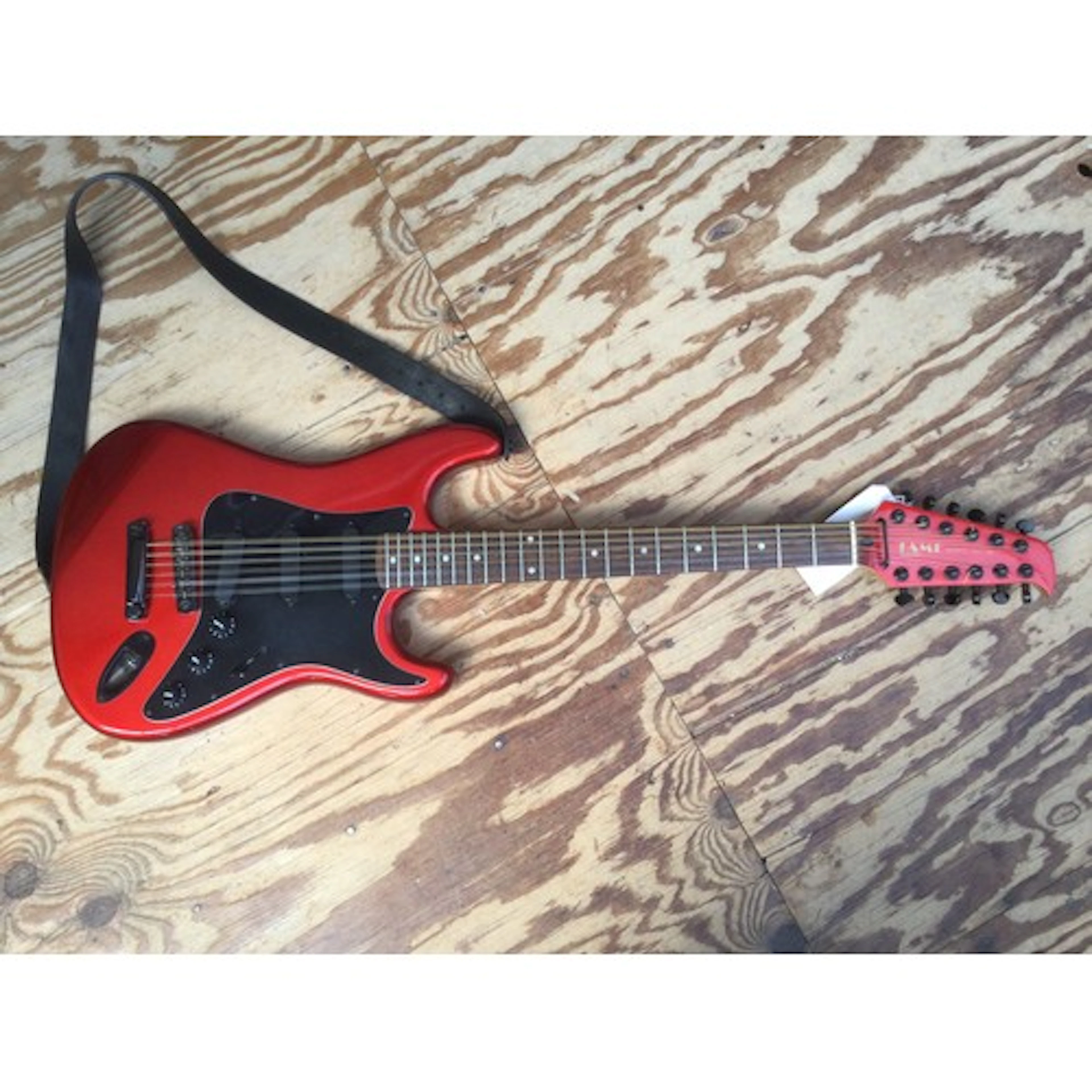 A Hondo Fame Series 760 12 string electric guitar. No case.