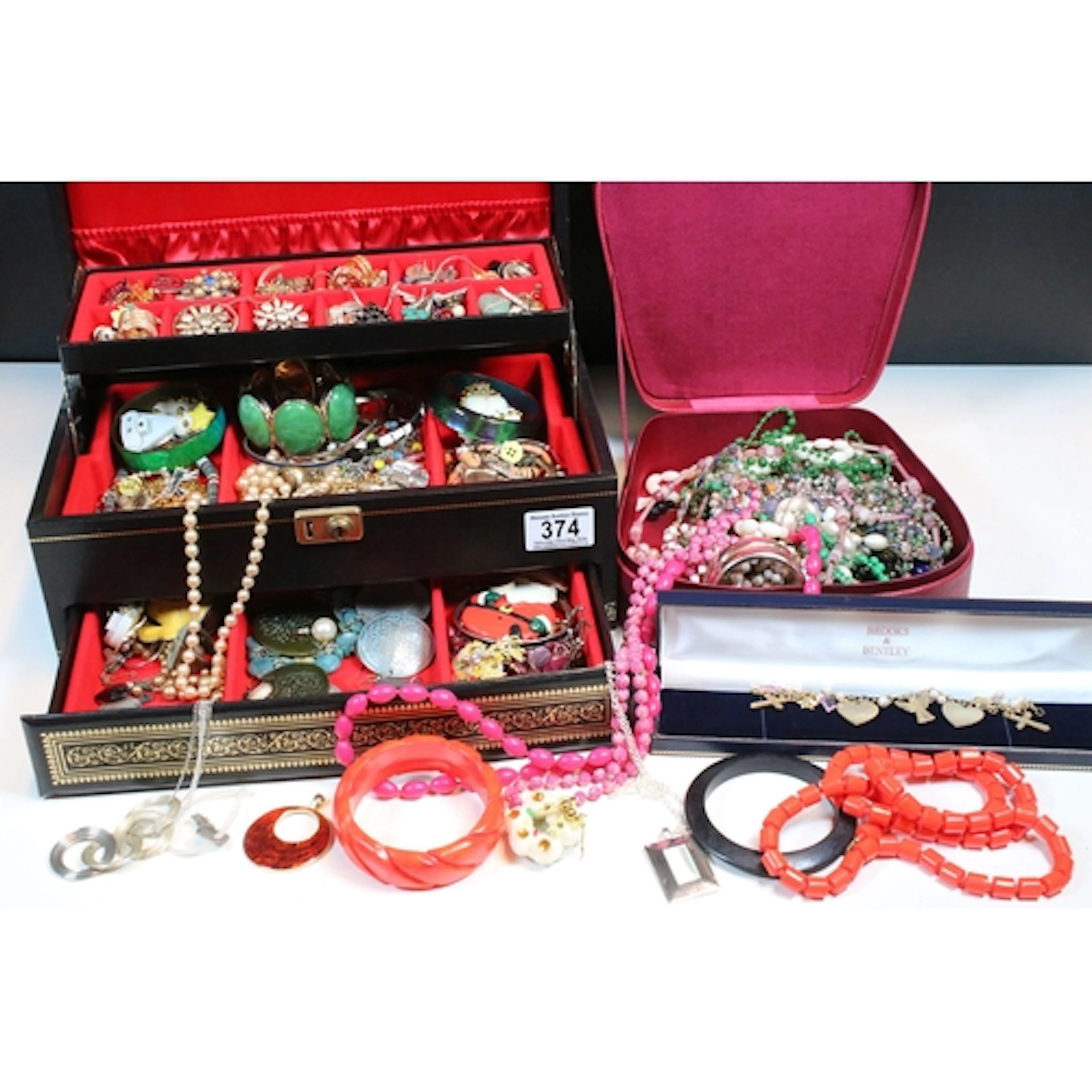 Collection of mainly costume jewellery to include necklaces,...