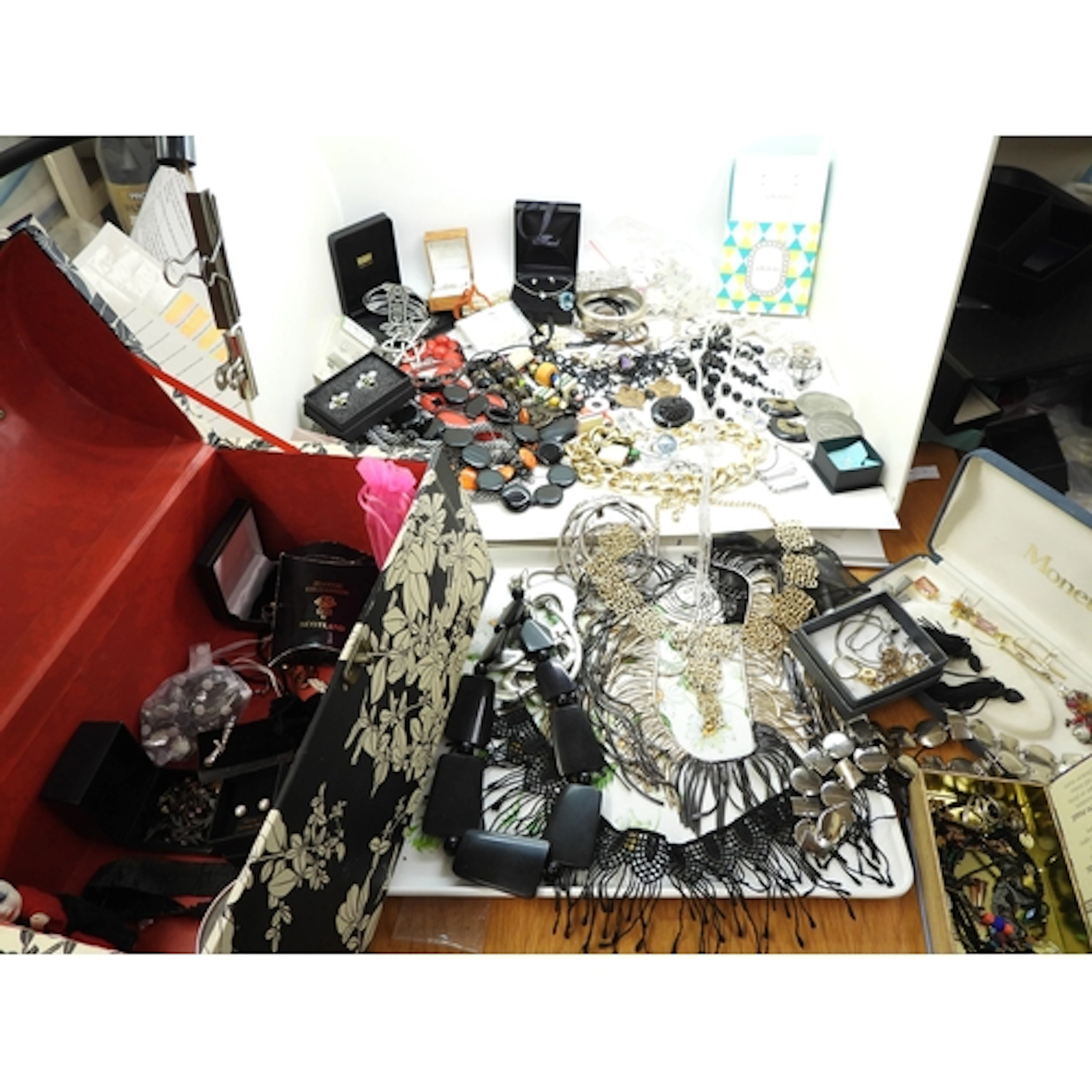 A large collection of vintage and modern costume jewellery t...
