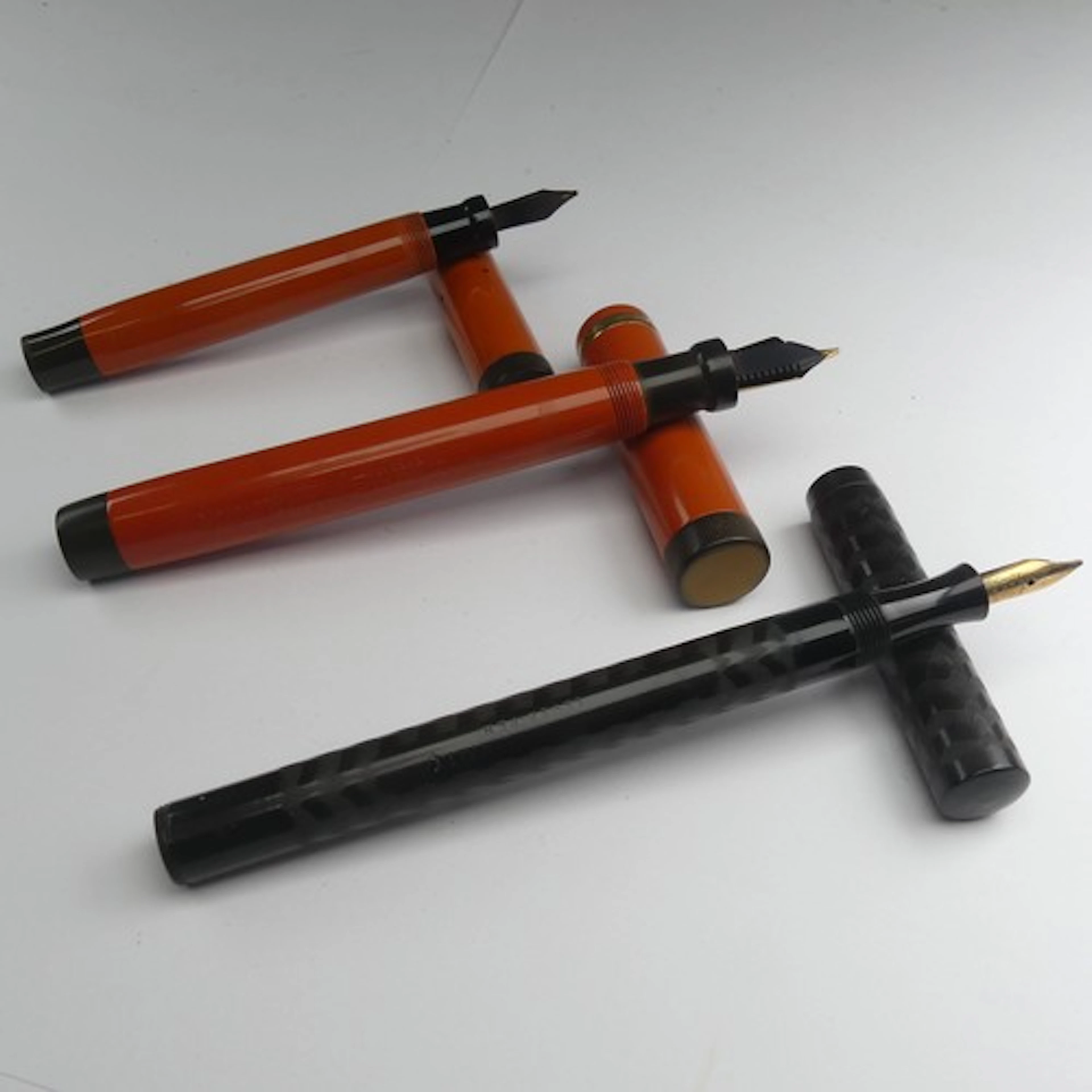 A Parker Duofold Senior Lucky Curve button fill 'Big Red' Fo...