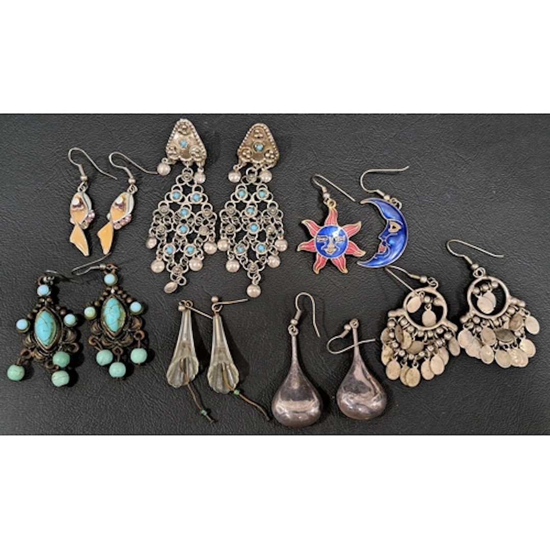 SEVEN PAIRS OF COSTUME JEWELLERY DROP EARRINGS including two...