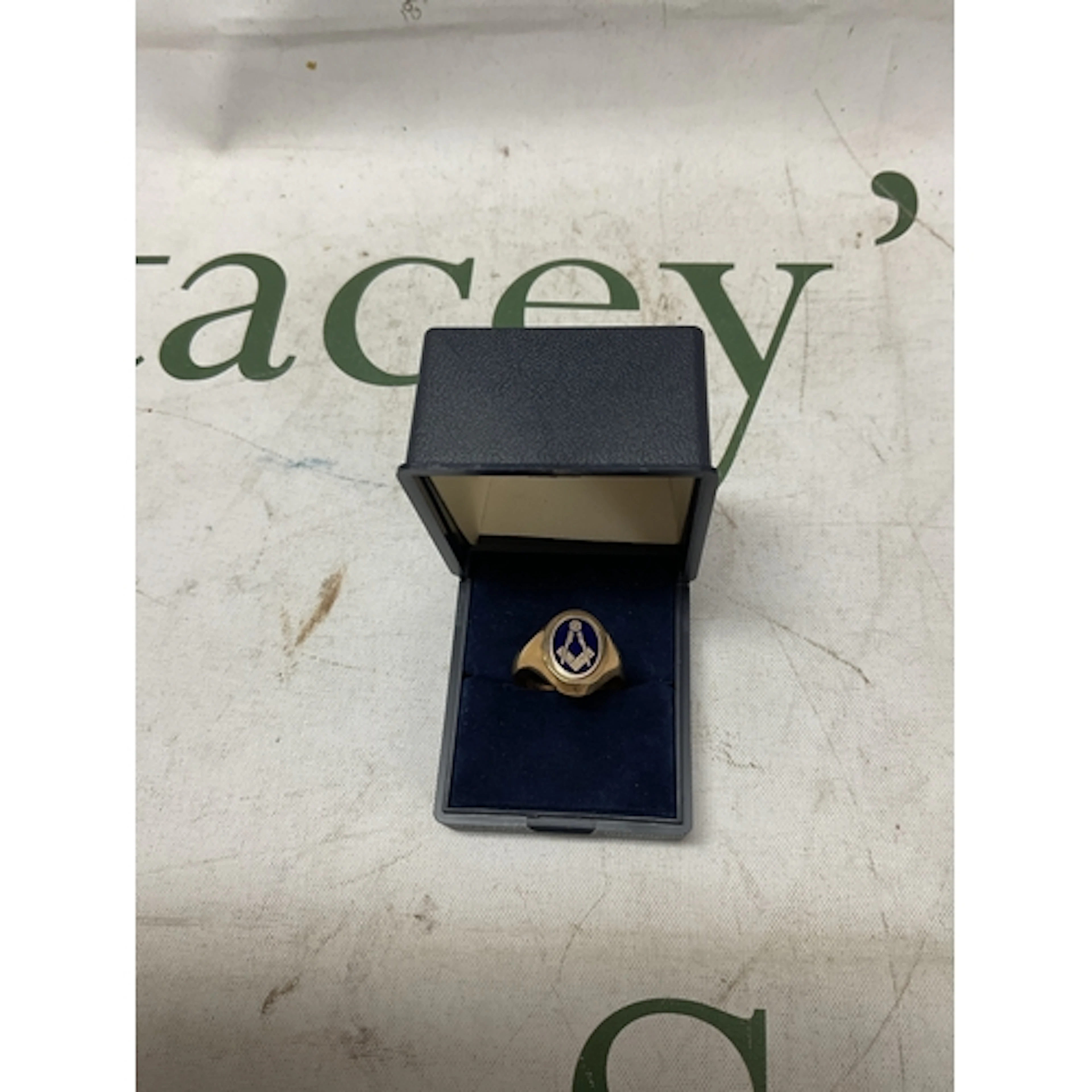 Gents 9 ct Masonic swivel top signet ring. 4.5grams.