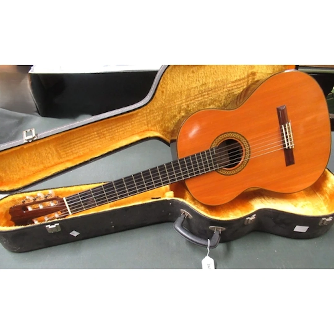 Sakura Japanese classical guitar, in hard case