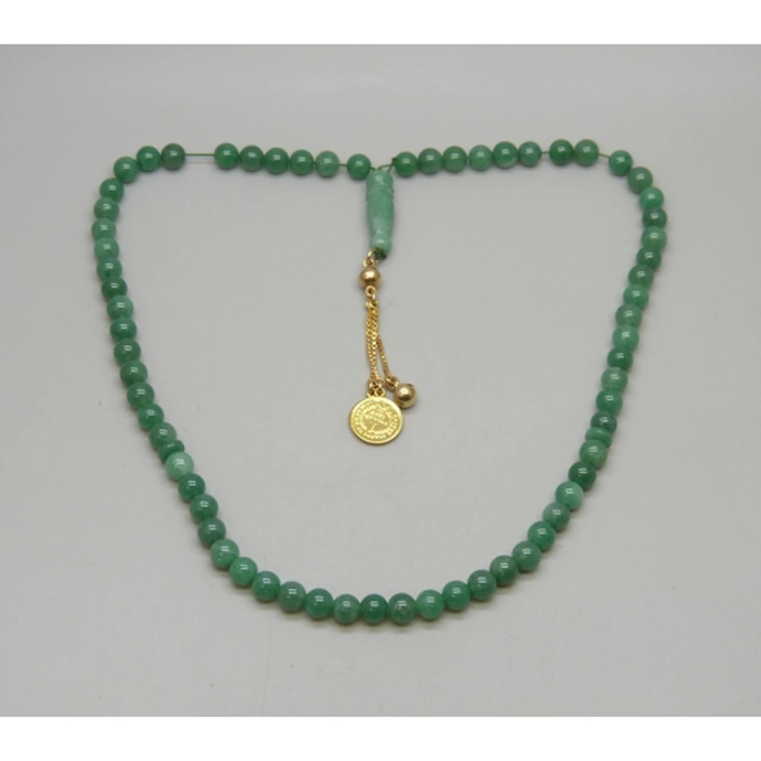 A jade/jadeite bead necklace, 40g