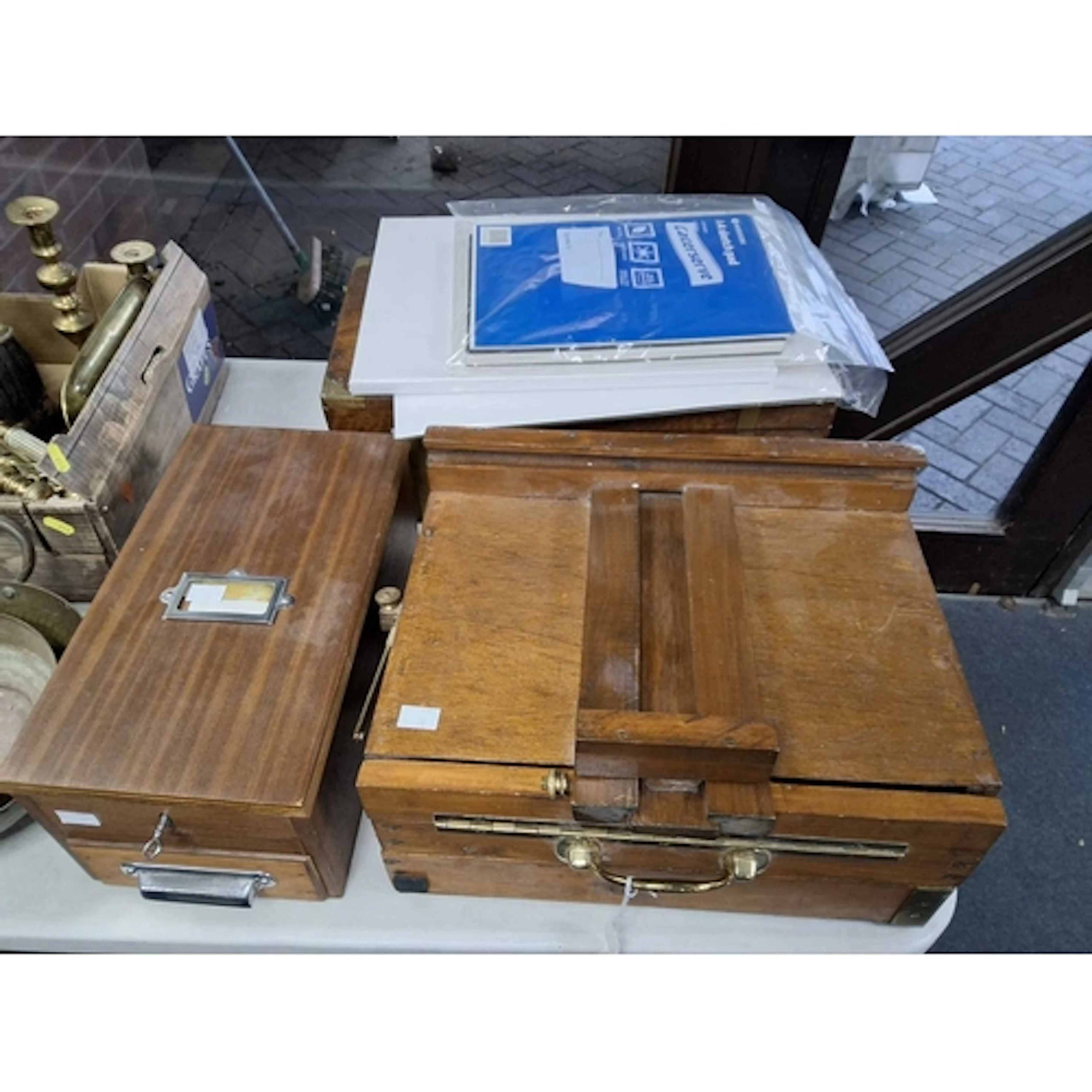 AN ASSORTMENT OF VINTAGE WOODEN ITEMS to include a vintage a...