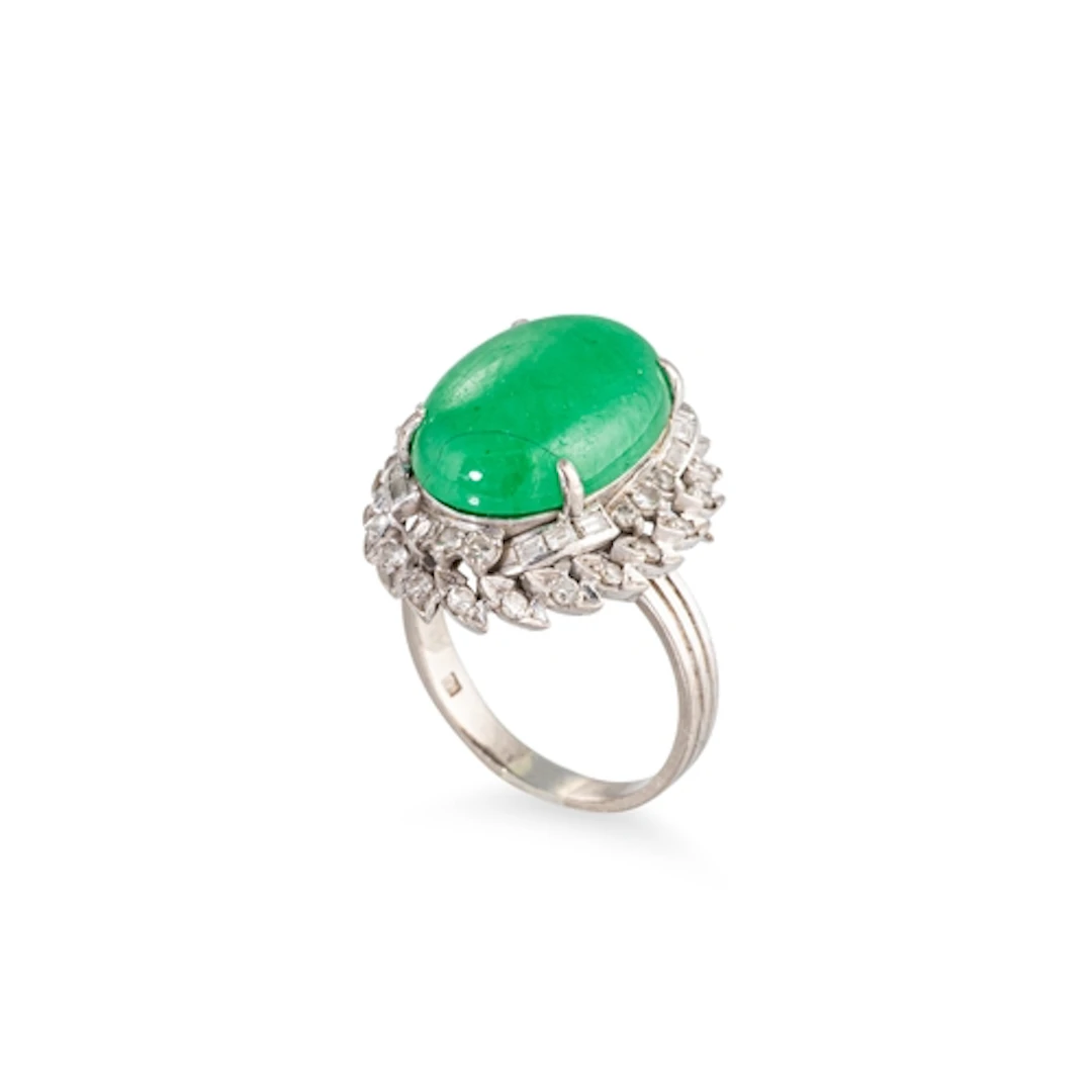 A VINTAGE JADE AND DIAMOND RING, the cabochon jade to diamon...