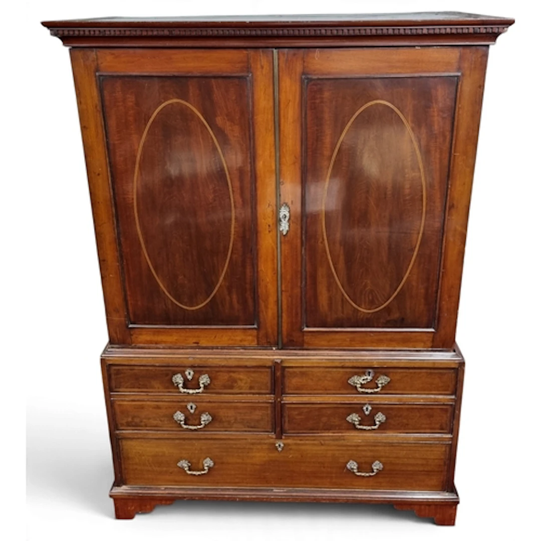 A good early 19th Century Mahogany Gentleman's Wardrobe of g...